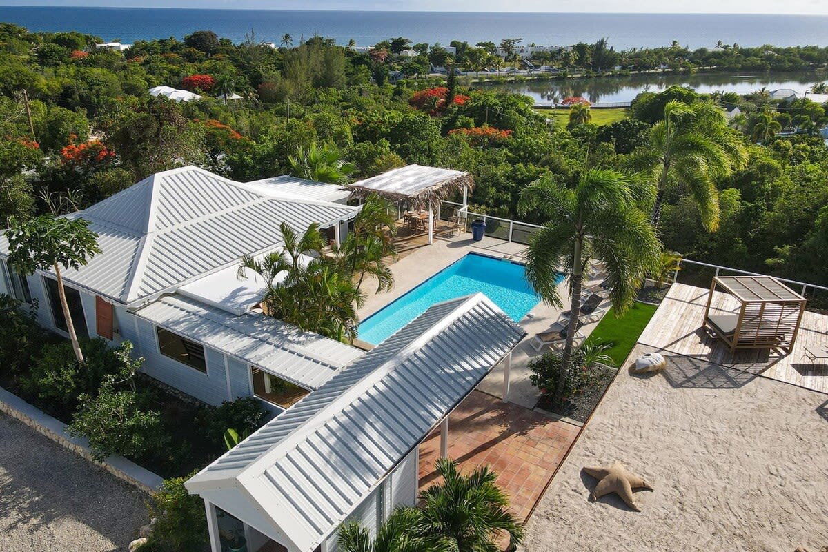 Villa Jacaranda, Baie Longue Views and Barefoot Terrace Living in Terres Basses Gallery 2