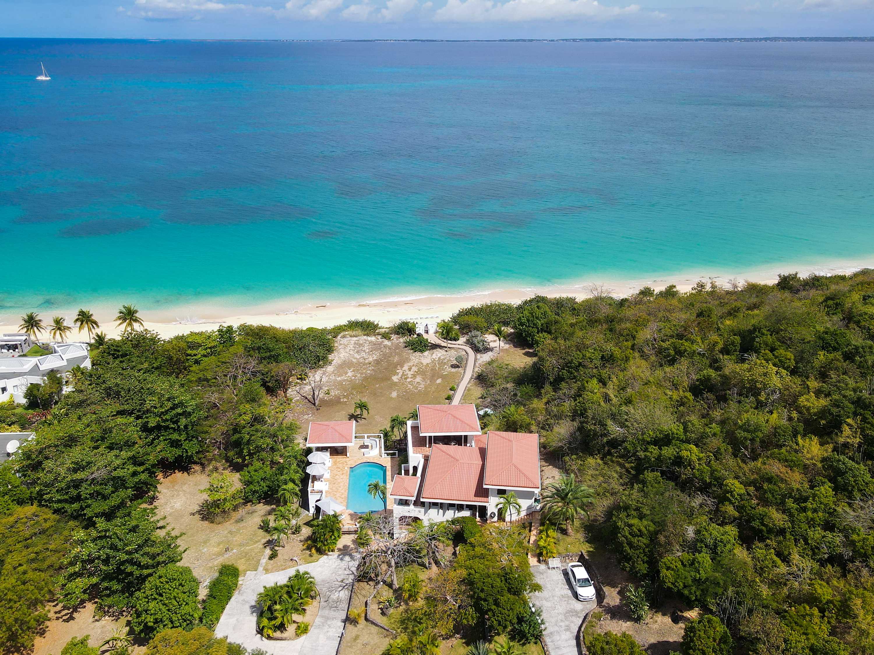 Villa Joie de Vivre, Beachfront Baie Rouge Villa with Private Cottage and Sunset Pool - Photo 8
