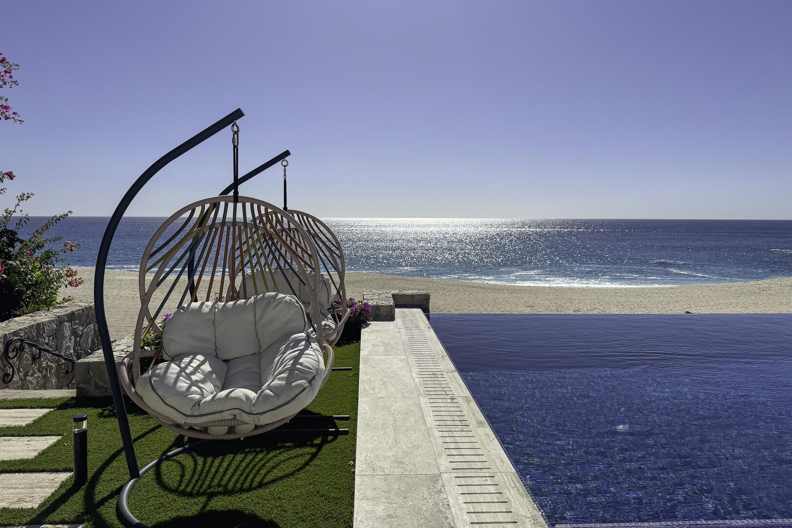 La Casa Tranquila, Beachfront Villas del Mar Estate with Chef, Butler and Infinity Pool - Photo 8