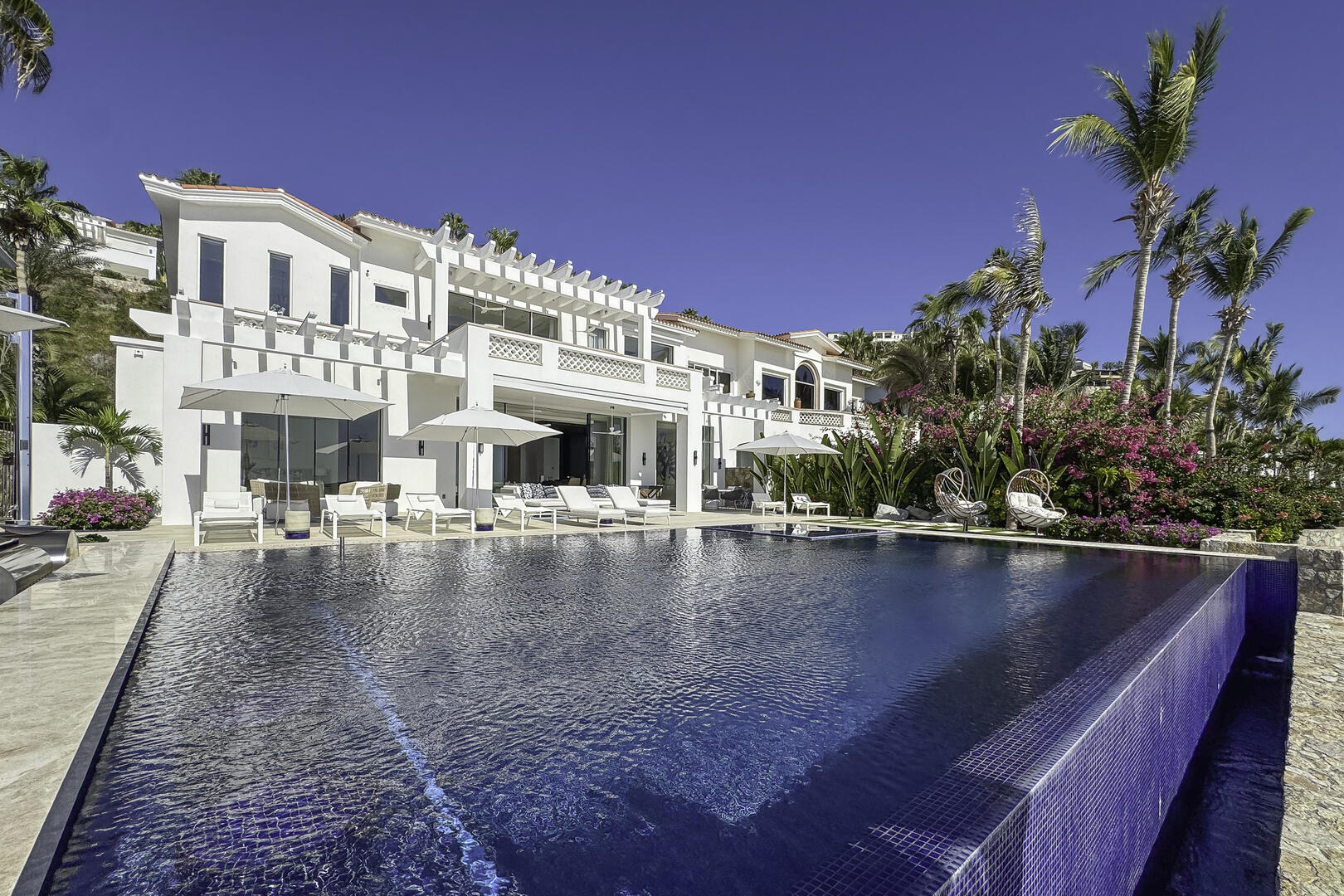 La Casa Tranquila, Beachfront Villas del Mar Estate with Chef, Butler and Infinity Pool