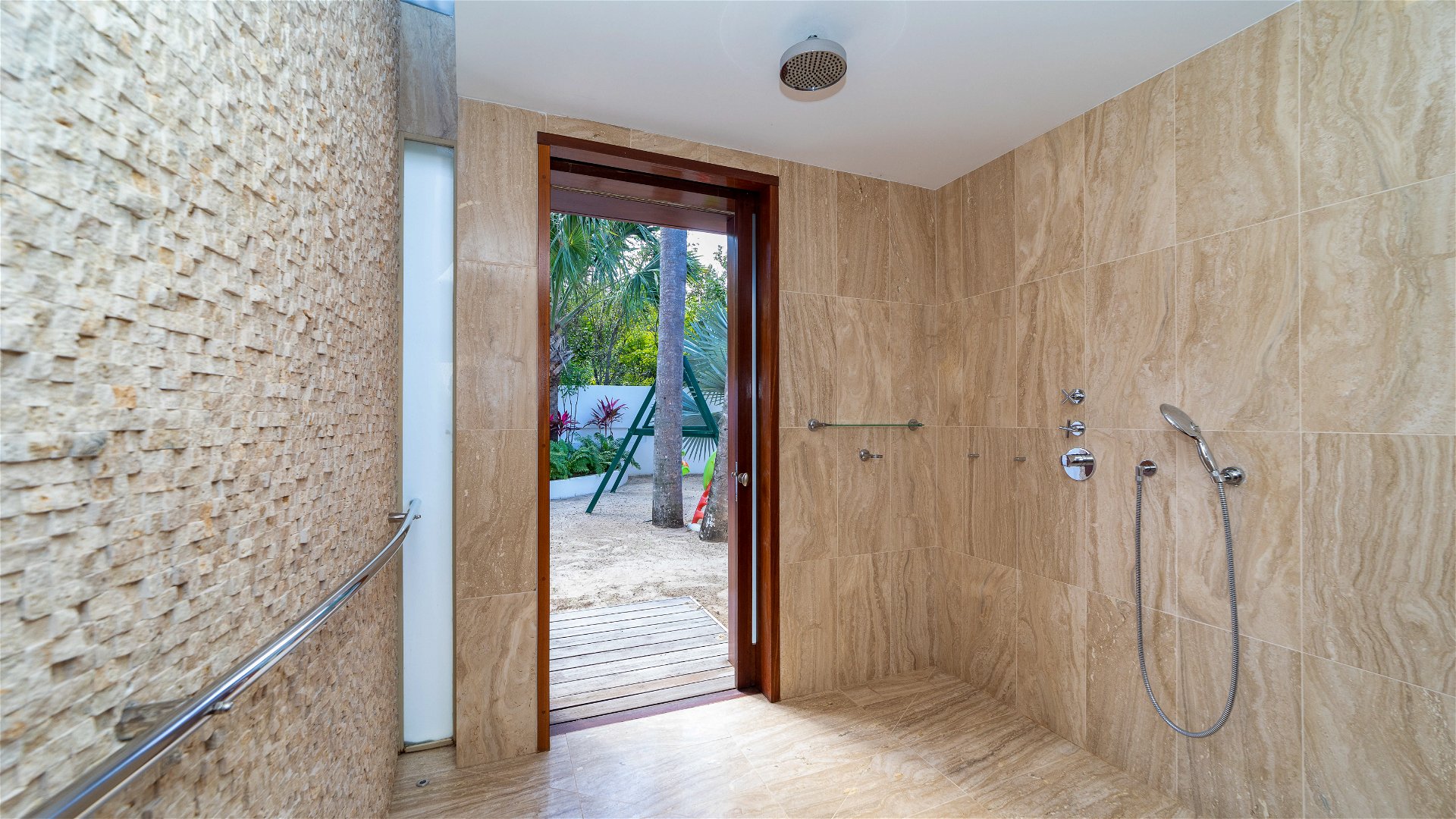 La Plage, Seven-Bedroom Beachfront Villa on Lorient Beach - Photo 33