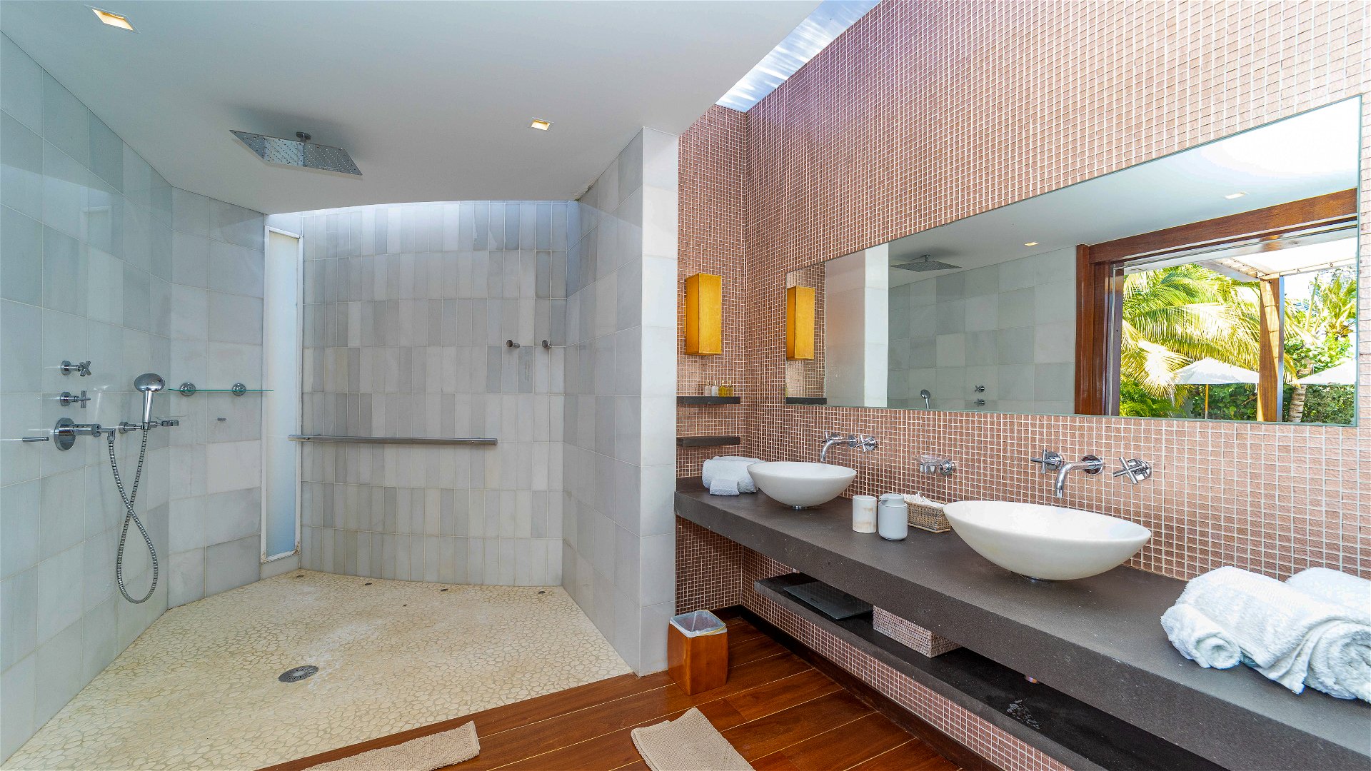 La Plage, Seven-Bedroom Beachfront Villa on Lorient Beach - Photo 44