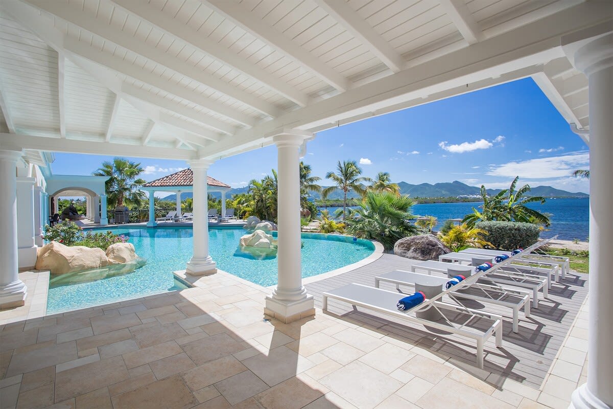 La Salamandre, a Six-Bedroom Lagoonfront Villa in Terres Basses - Photo 14