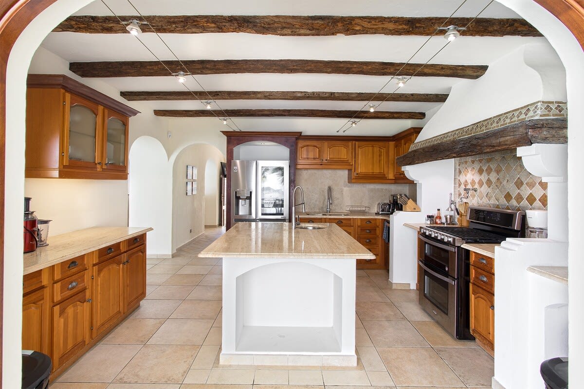 La Salamandre, a Six-Bedroom Lagoonfront Villa in Terres Basses - Photo 22