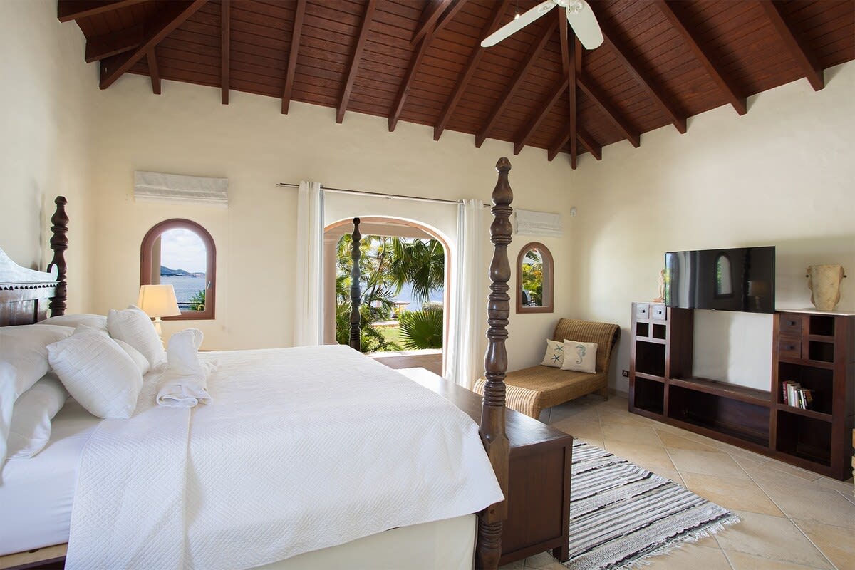La Salamandre, a Six-Bedroom Lagoonfront Villa in Terres Basses - Photo 24