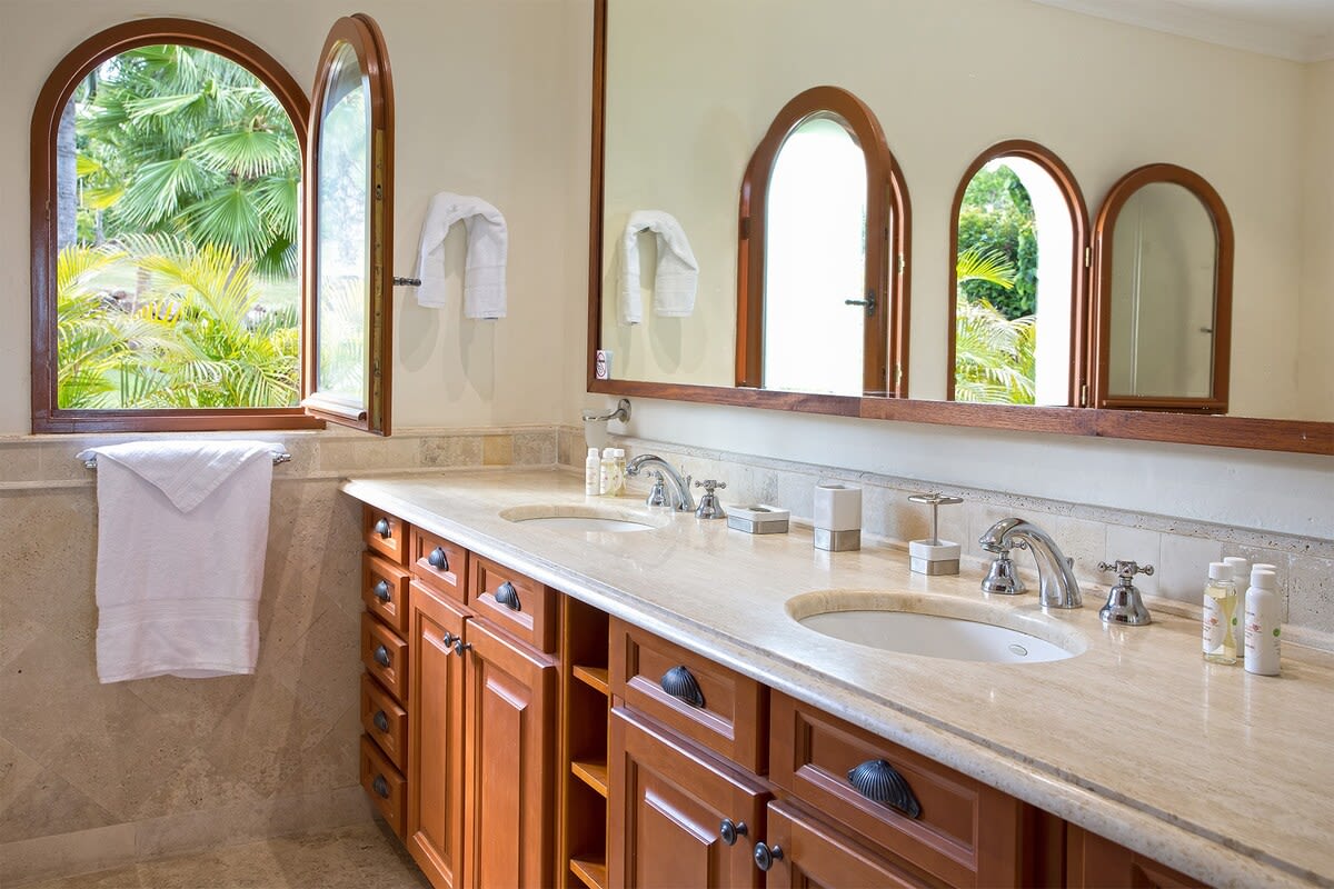 La Salamandre, a Six-Bedroom Lagoonfront Villa in Terres Basses - Photo 25