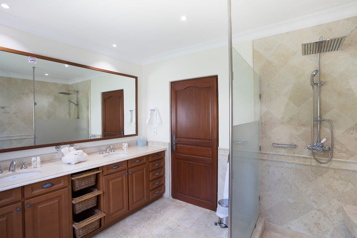 La Salamandre, a Six-Bedroom Lagoonfront Villa in Terres Basses - Photo 27