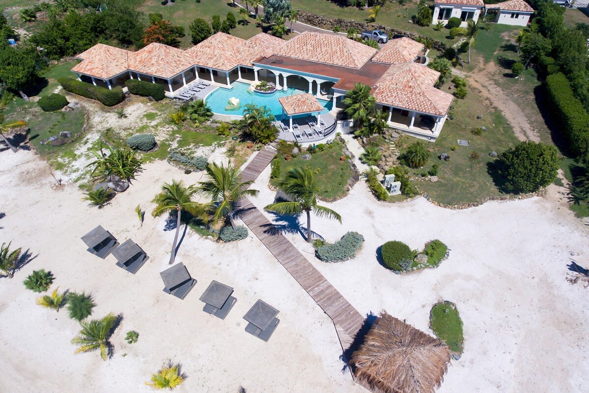 La Salamandre, a Six-Bedroom Lagoonfront Villa in Terres Basses Gallery 2