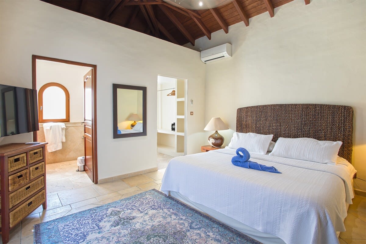 La Salamandre, a Six-Bedroom Lagoonfront Villa in Terres Basses - Photo 31