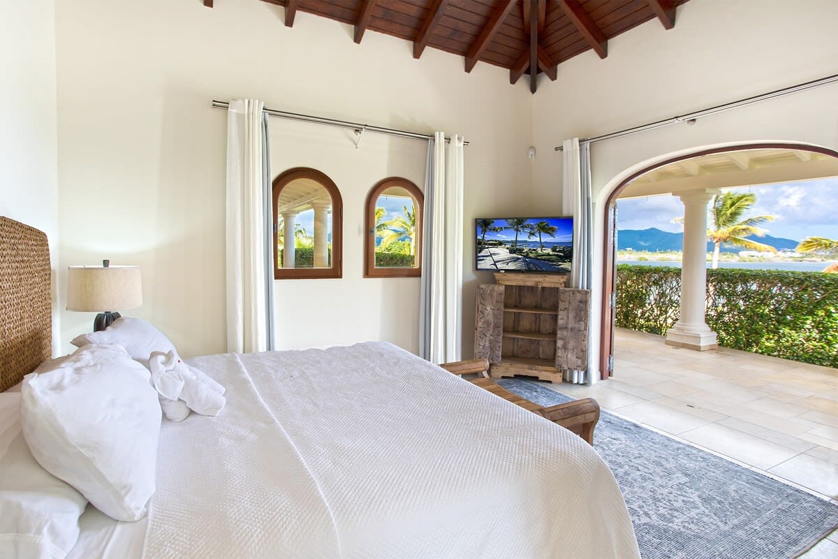 La Salamandre, a Six-Bedroom Lagoonfront Villa in Terres Basses - Photo 32
