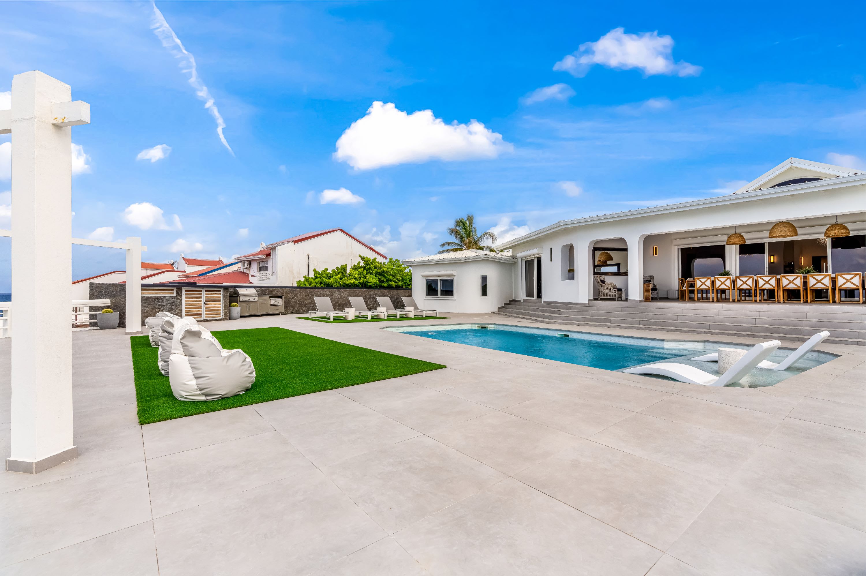 La Villa Salee, Beachfront Six Bedroom Villa on St Maarten’s Pelican Peninsula Gallery 2