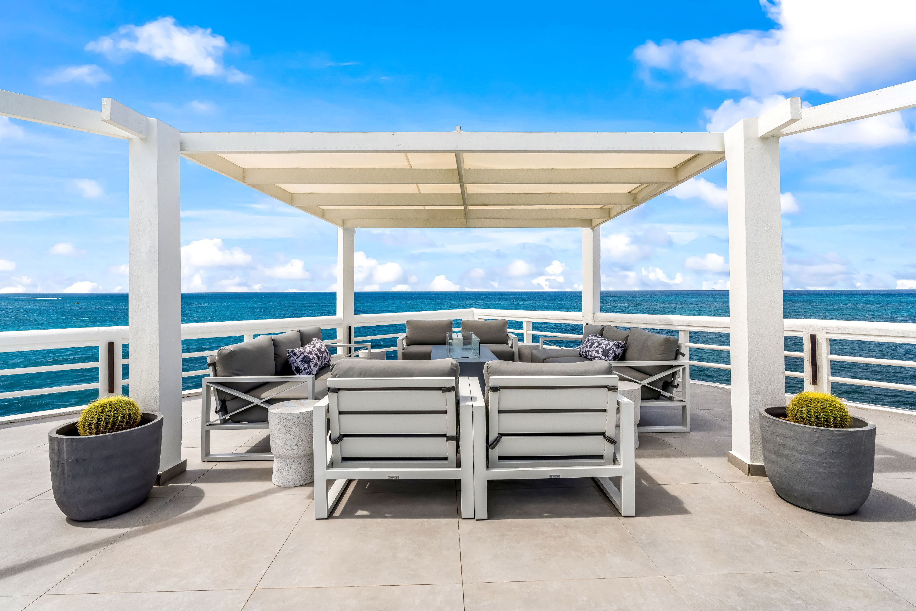 La Villa Salee, Beachfront Six Bedroom Villa on St Maarten’s Pelican Peninsula Gallery 3
