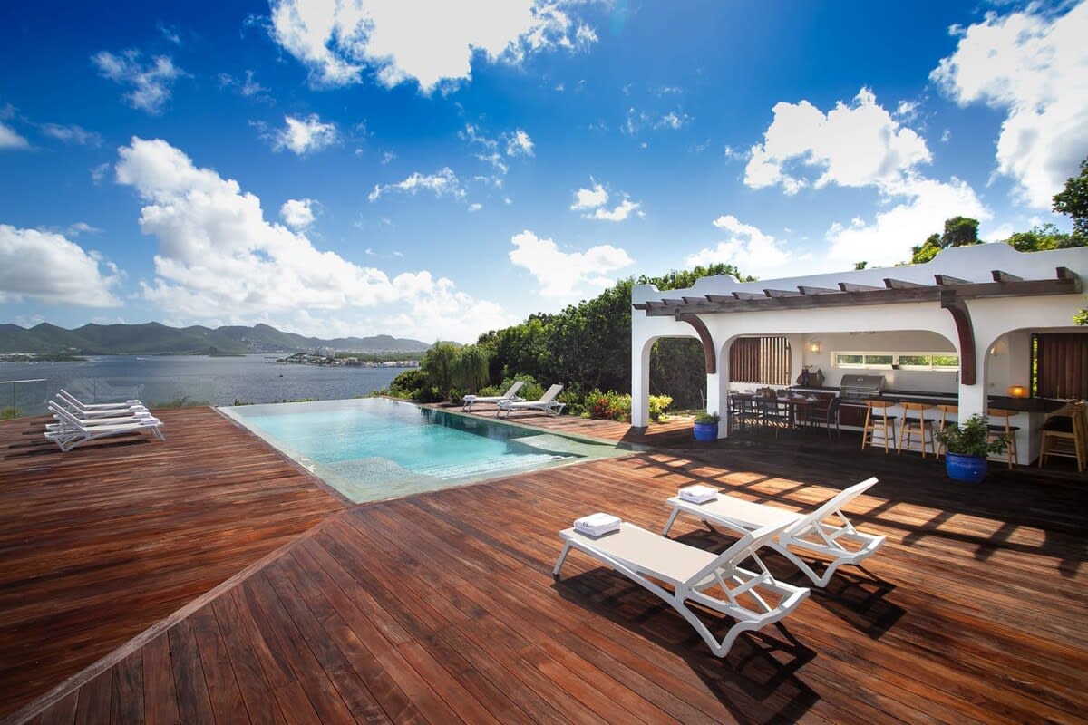 La Vue Folle, Terres Basses Beachfront Villa with Two Pools and Simpson Bay Lagoon Views - Photo 11