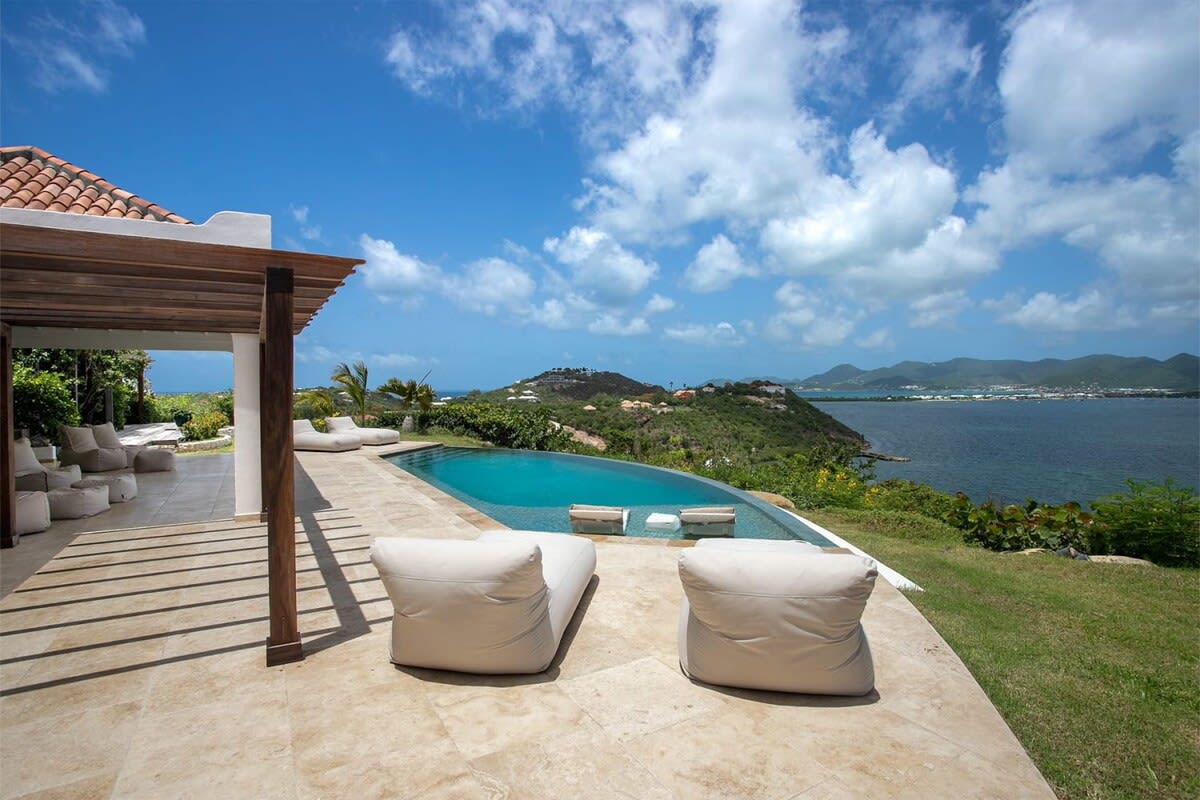La Vue Folle, Terres Basses Beachfront Villa with Two Pools and Simpson Bay Lagoon Views Gallery 2