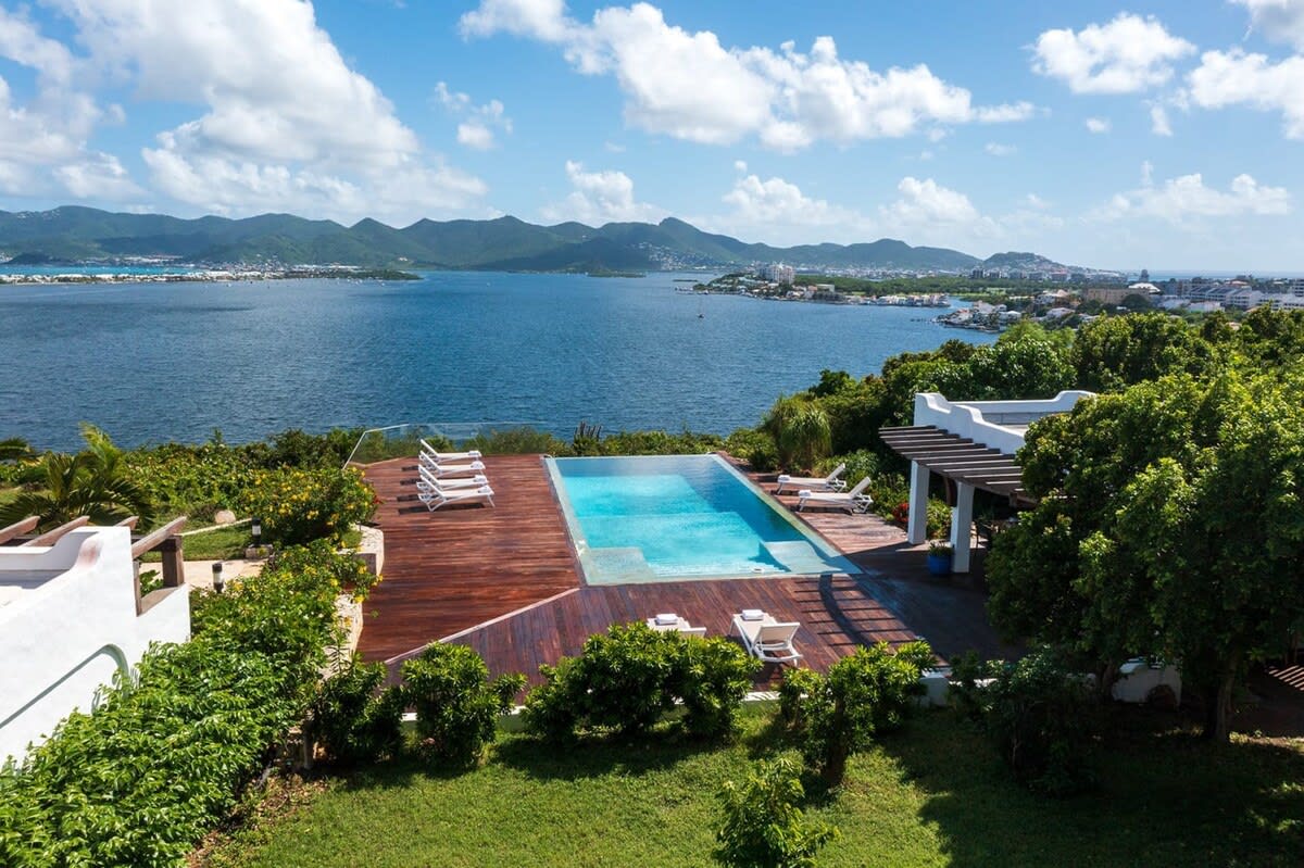 La Vue Folle, Terres Basses Beachfront Villa with Two Pools and Simpson Bay Lagoon Views - Photo 9