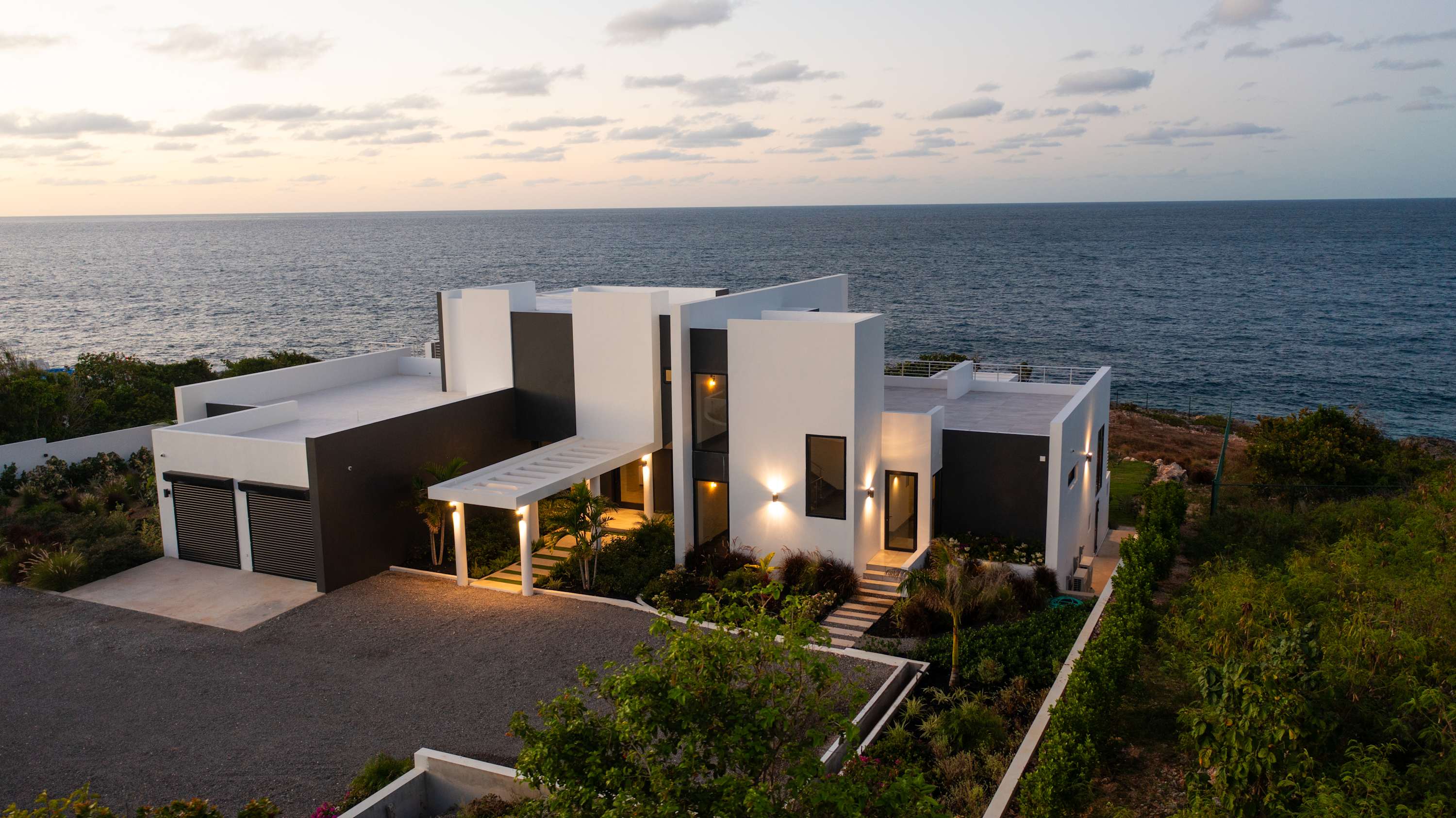 Le Rêve Bleu, a Beachfront Black Garden Villa with Pool, Jacuzzi and Four Ensuite Bedrooms - Photo 10