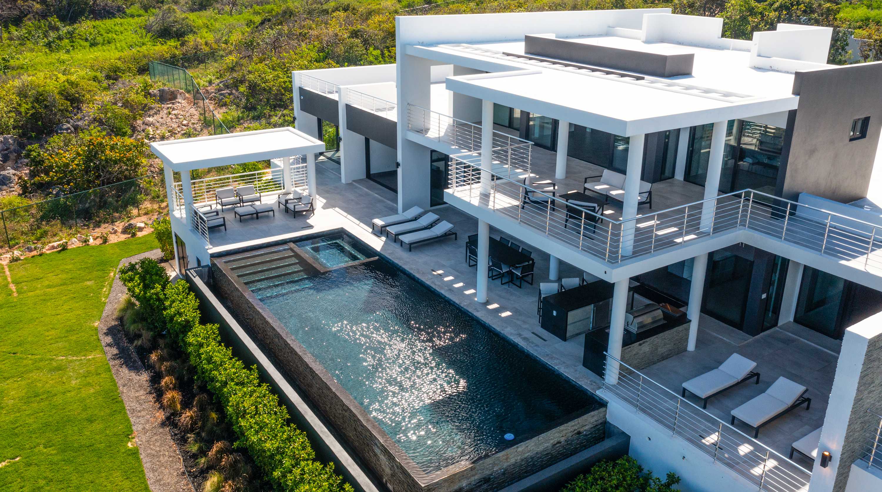 Le Rêve Bleu, a Beachfront Black Garden Villa with Pool, Jacuzzi and Four Ensuite Bedrooms - Photo 11