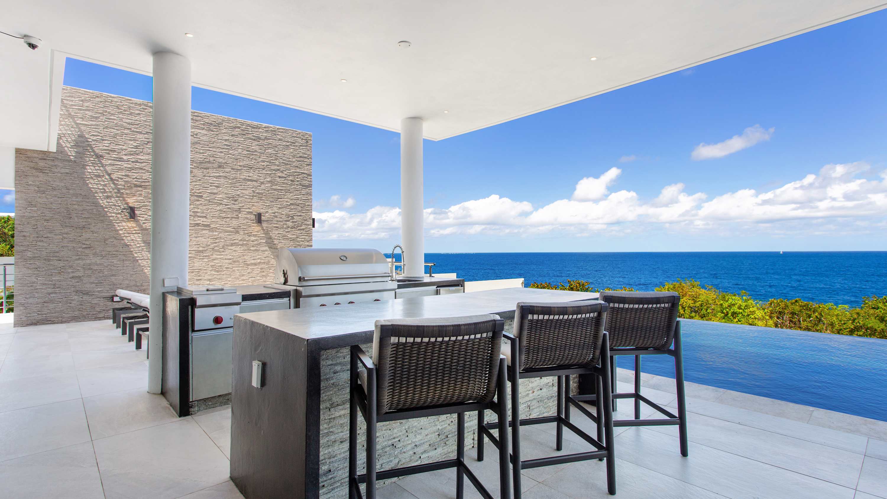 Le Rêve Bleu, a Beachfront Black Garden Villa with Pool, Jacuzzi and Four Ensuite Bedrooms - Photo 17
