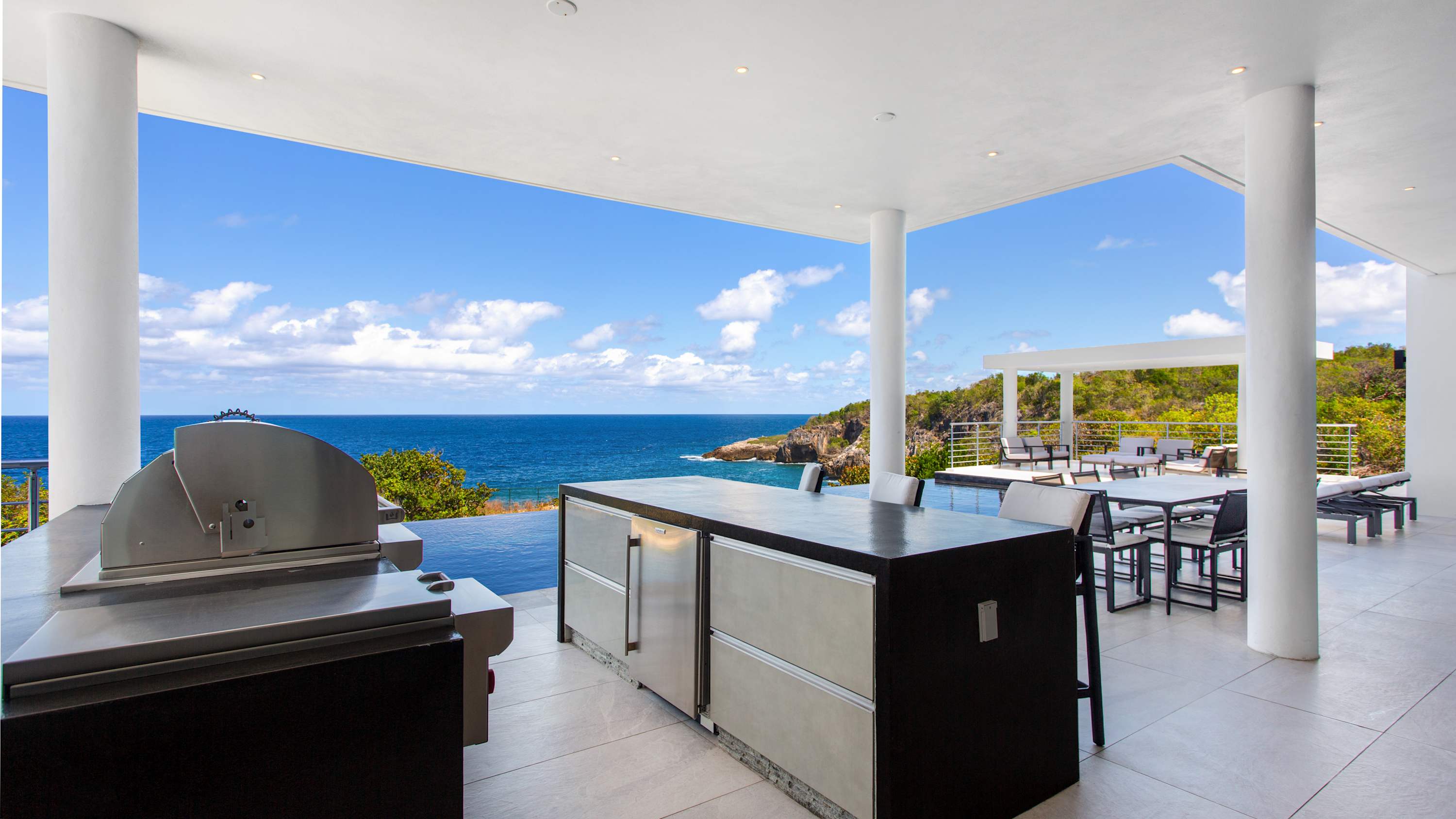 Le Rêve Bleu, a Beachfront Black Garden Villa with Pool, Jacuzzi and Four Ensuite Bedrooms - Photo 18