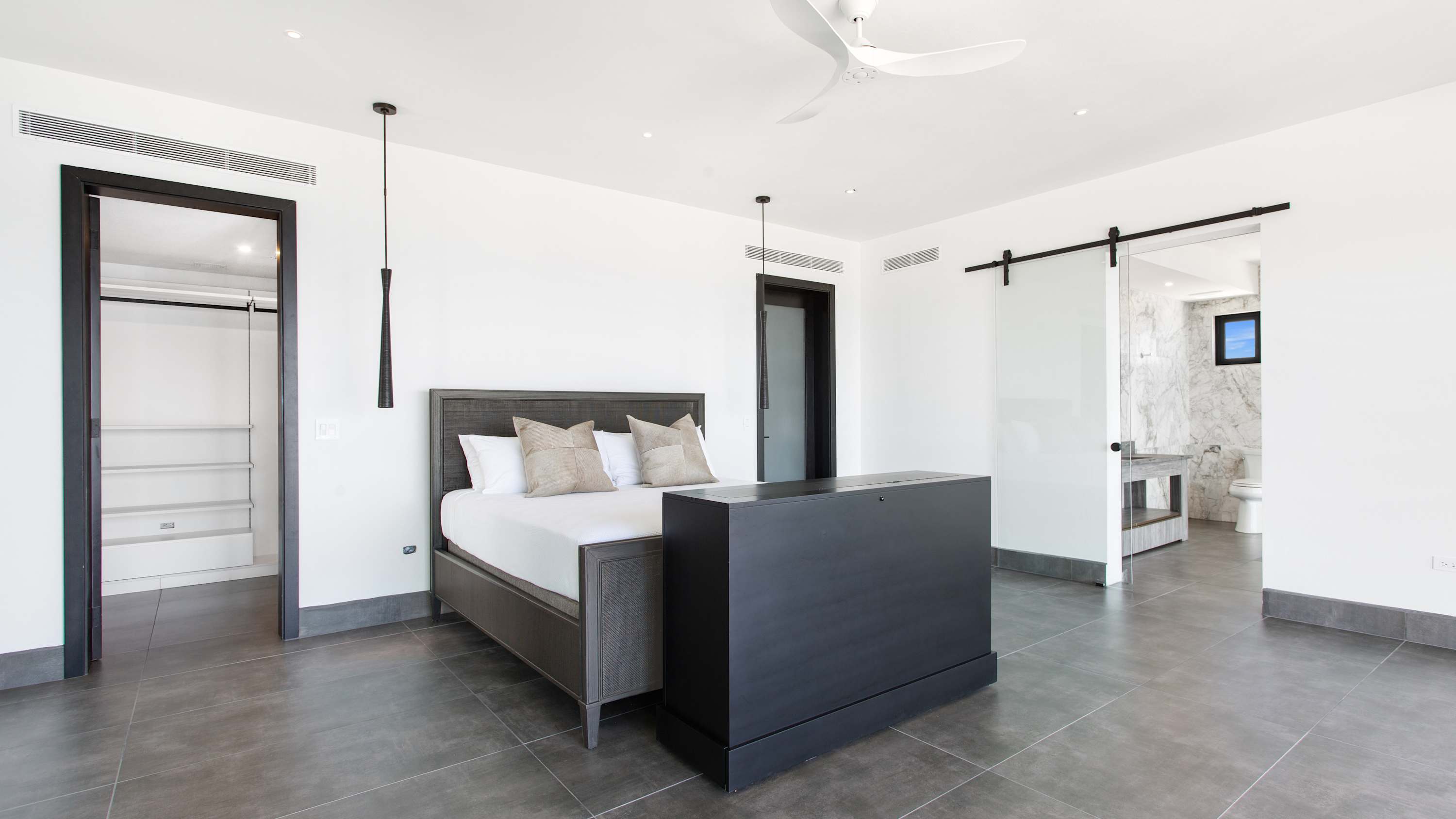 Le Rêve Bleu, a Beachfront Black Garden Villa with Pool, Jacuzzi and Four Ensuite Bedrooms - Photo 28