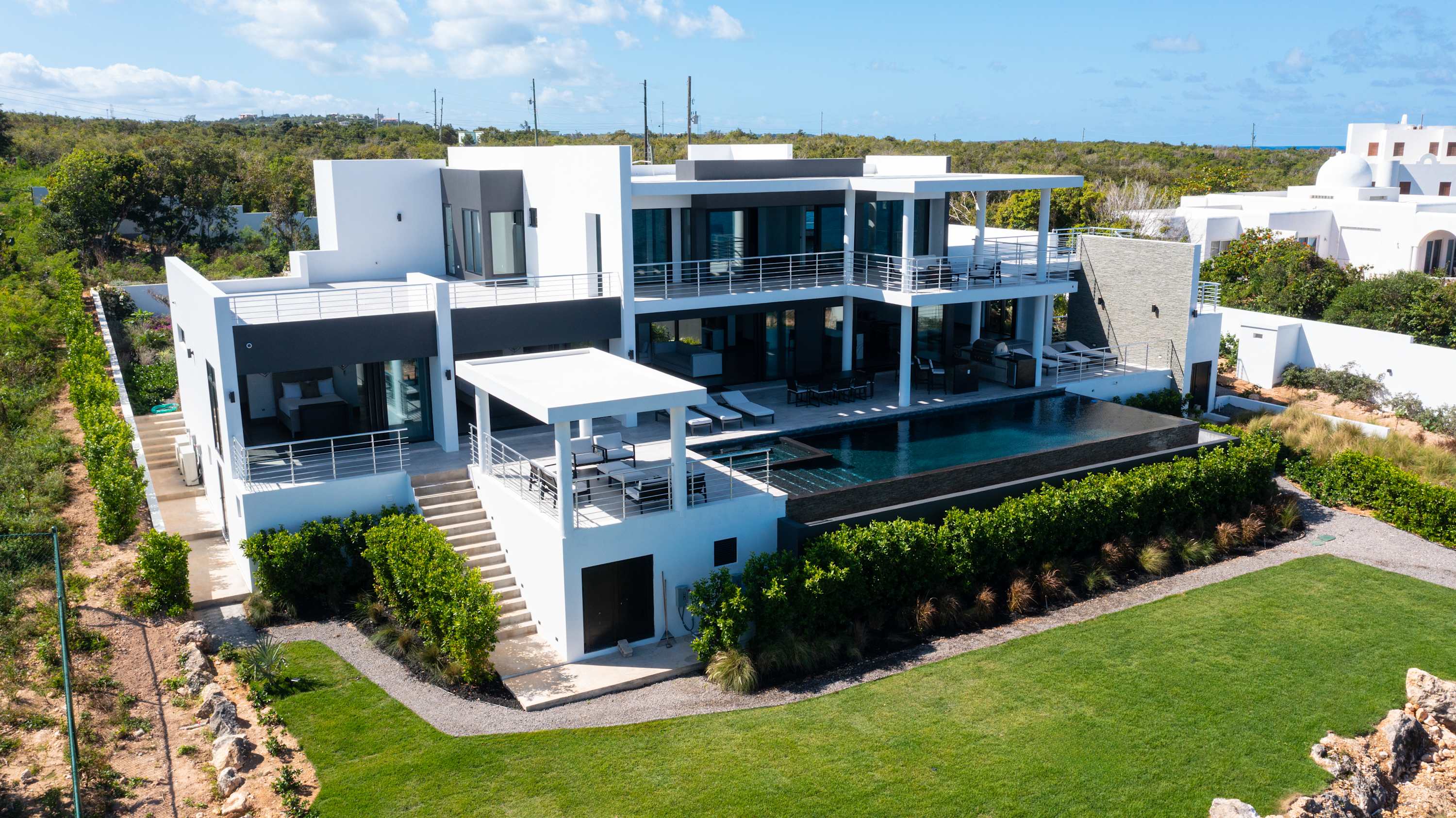 Le Rêve Bleu, a Beachfront Black Garden Villa with Pool, Jacuzzi and Four Ensuite Bedrooms Gallery 2