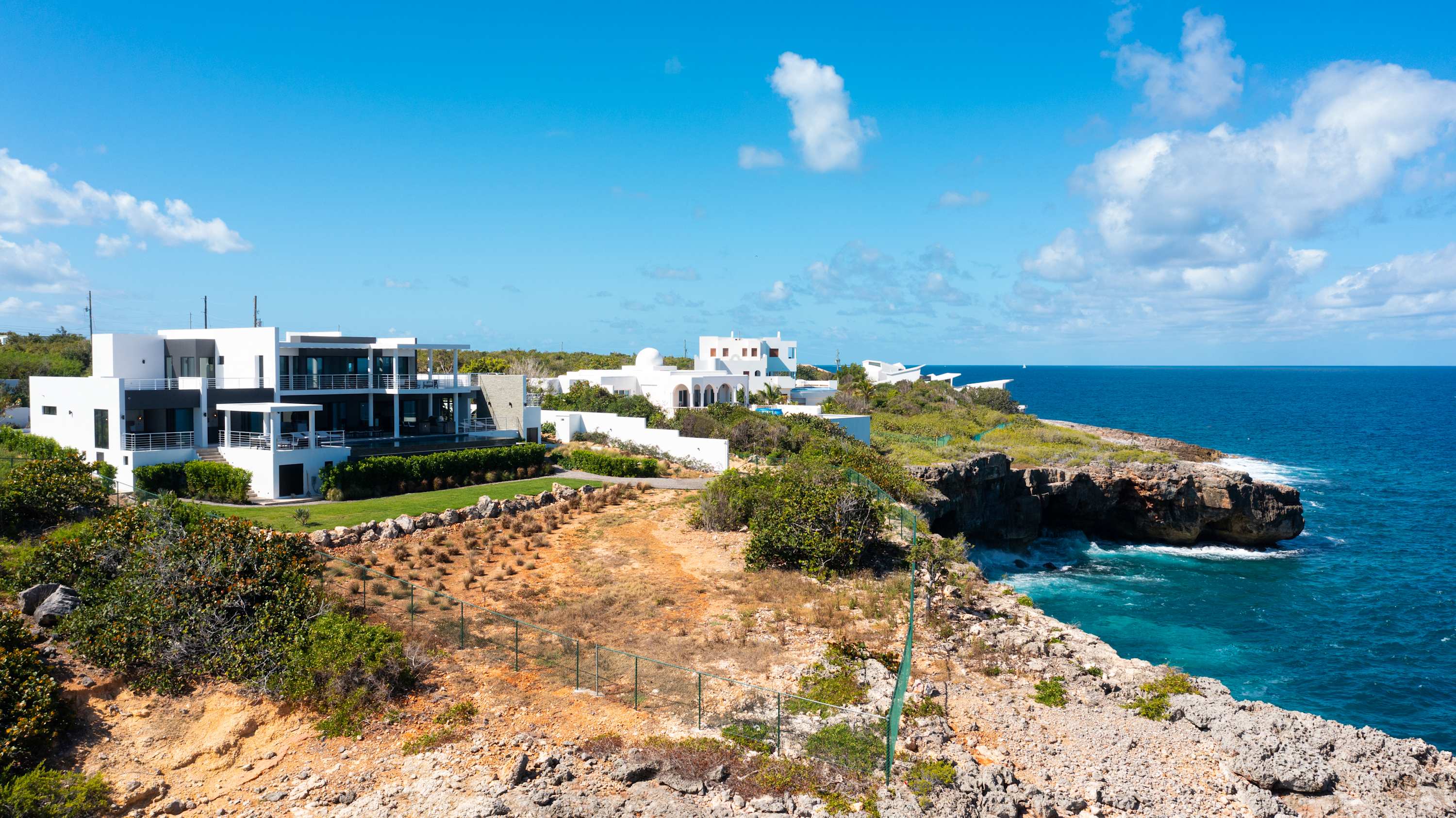 Le Rêve Bleu, a Beachfront Black Garden Villa with Pool, Jacuzzi and Four Ensuite Bedrooms - Photo 5