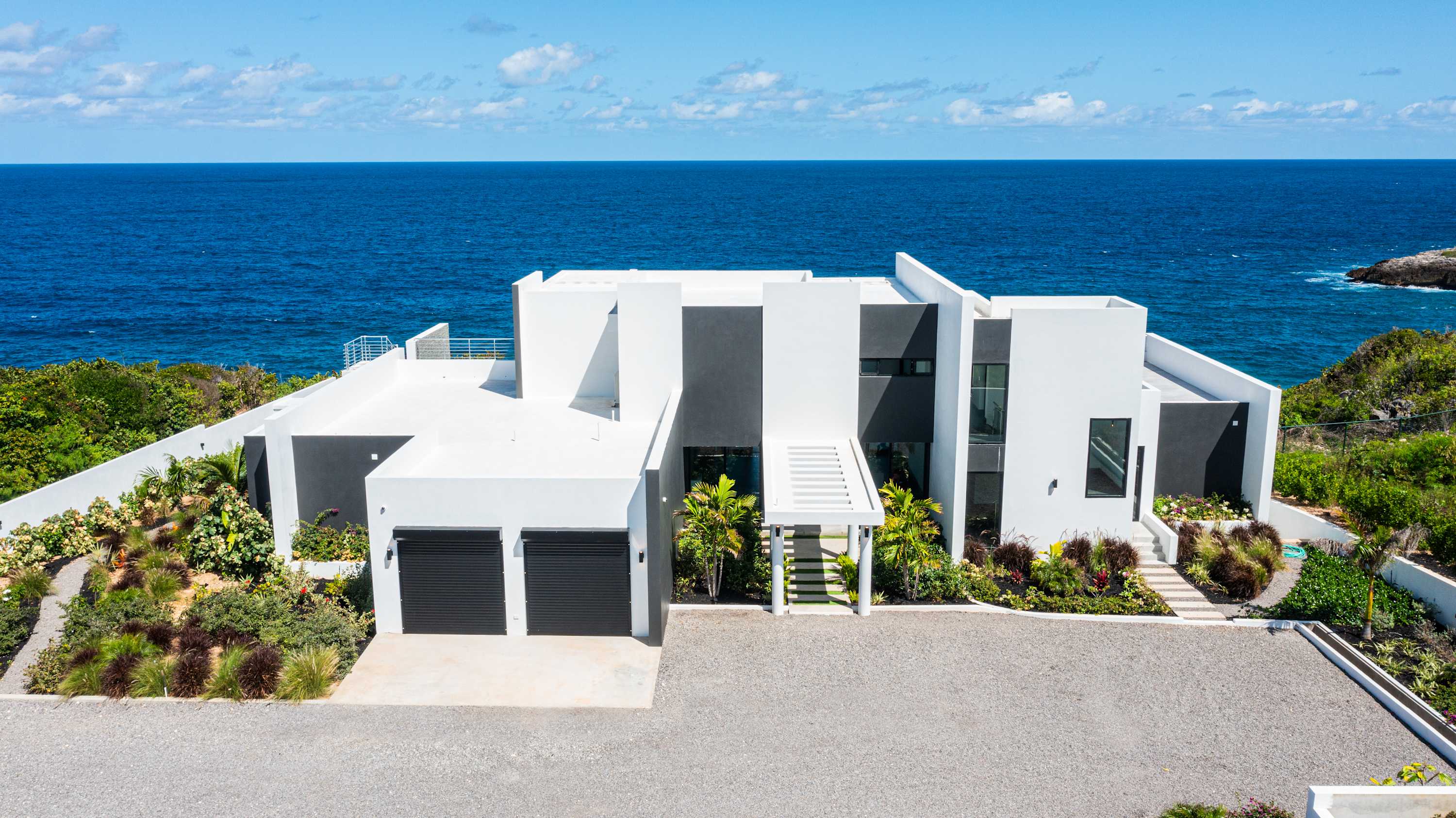 Le Rêve Bleu, a Beachfront Black Garden Villa with Pool, Jacuzzi and Four Ensuite Bedrooms - Photo 55