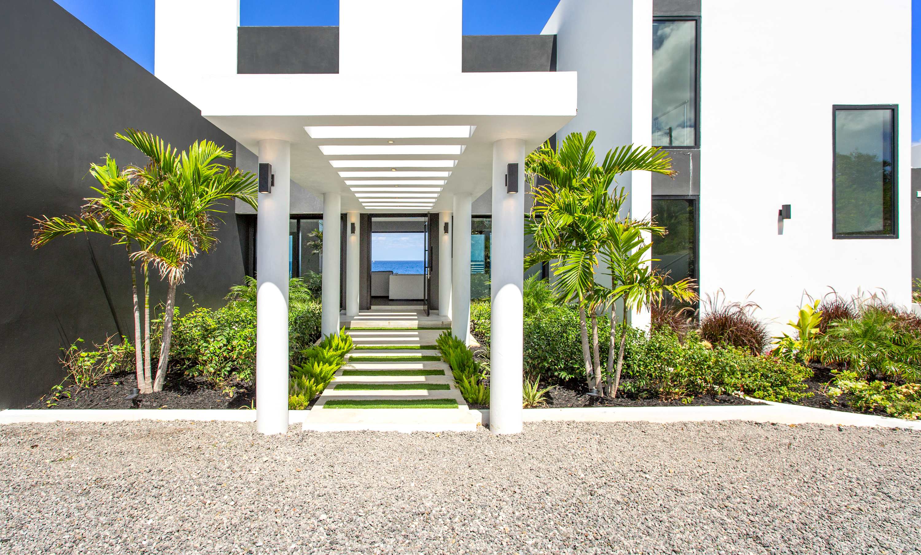 Le Rêve Bleu, a Beachfront Black Garden Villa with Pool, Jacuzzi and Four Ensuite Bedrooms - Photo 56
