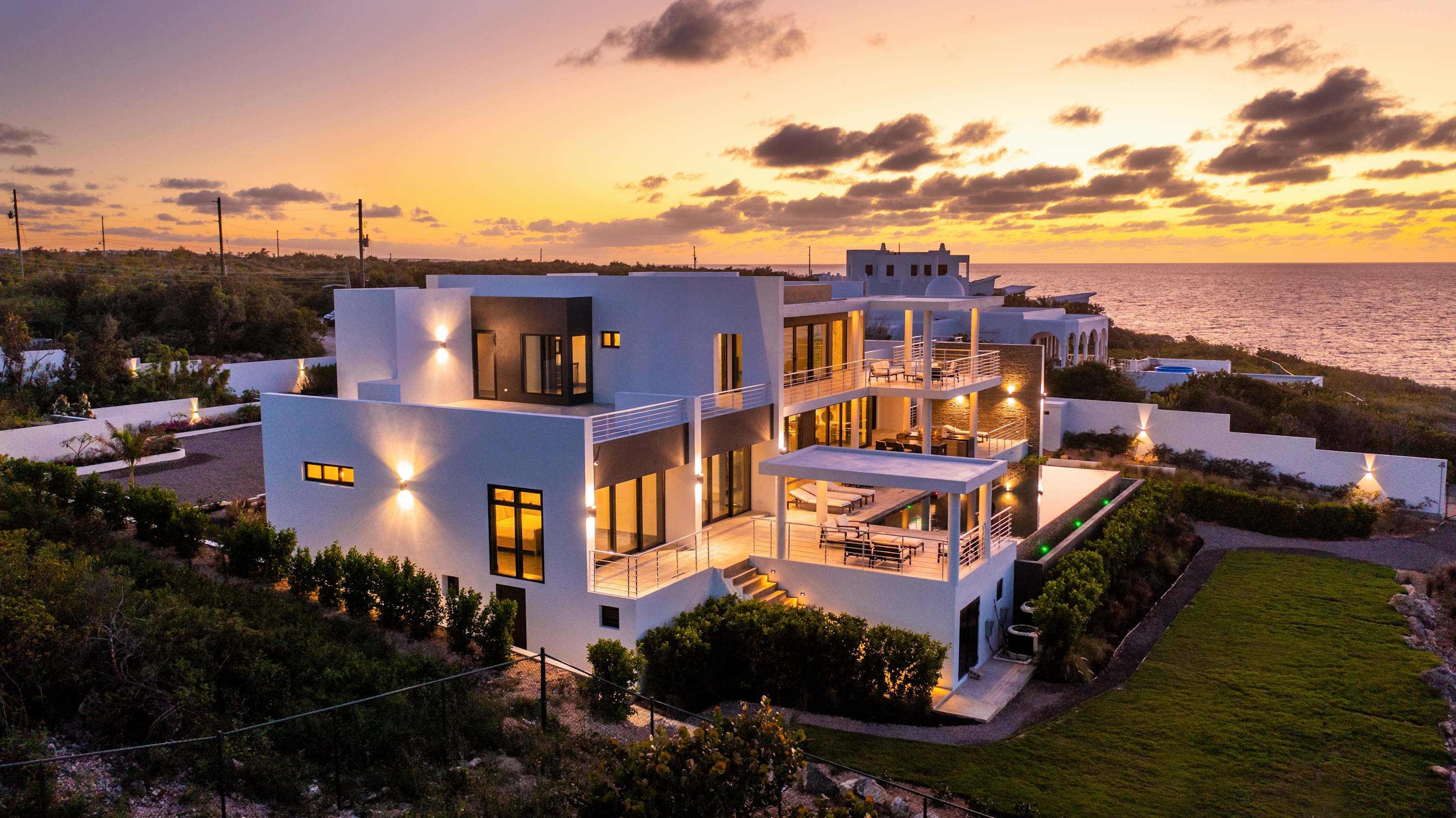 Le Rêve Bleu, a Beachfront Black Garden Villa with Pool, Jacuzzi and Four Ensuite Bedrooms - Photo 7