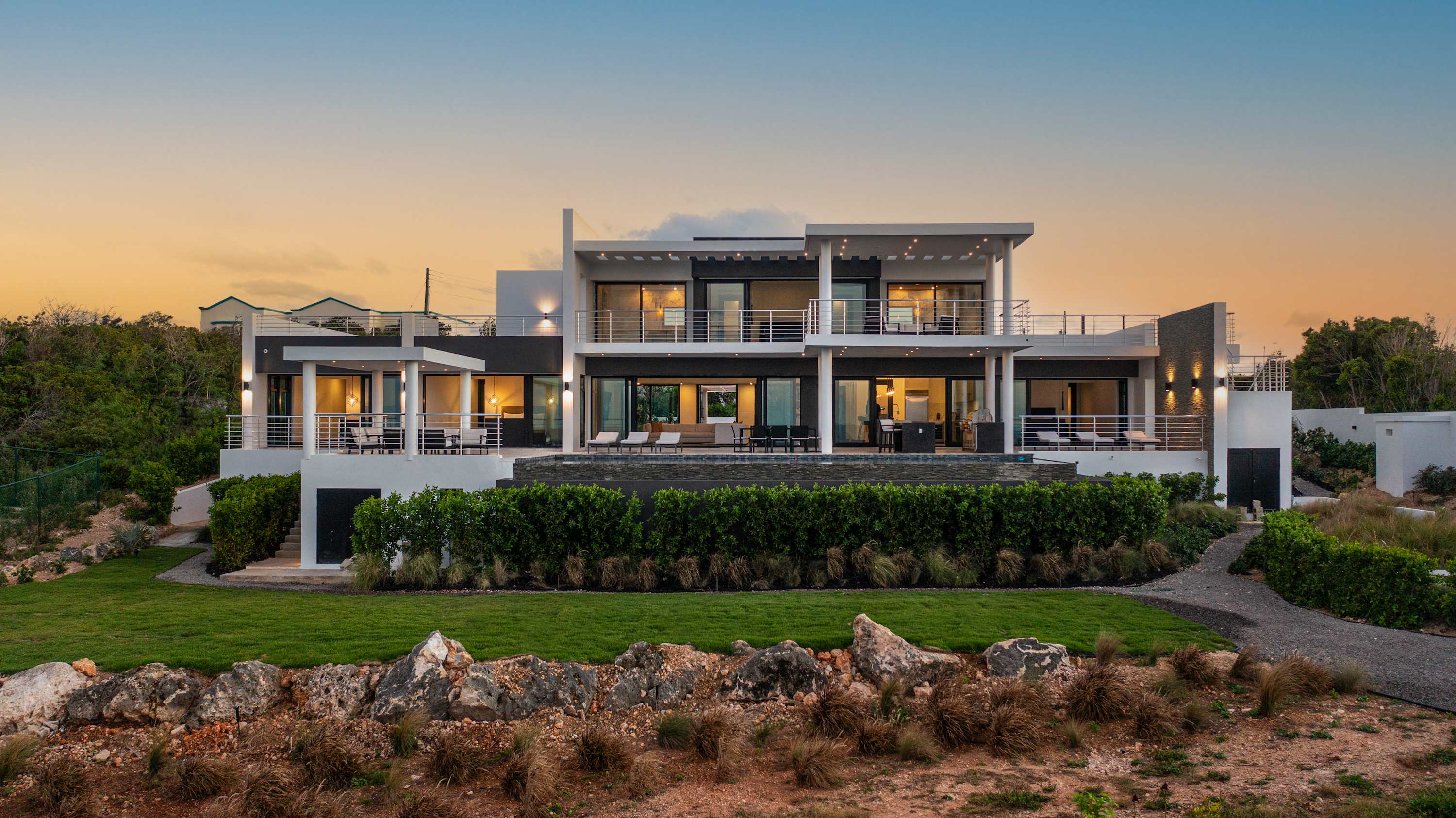 Le Rêve Bleu, a Beachfront Black Garden Villa with Pool, Jacuzzi and Four Ensuite Bedrooms - Photo 8