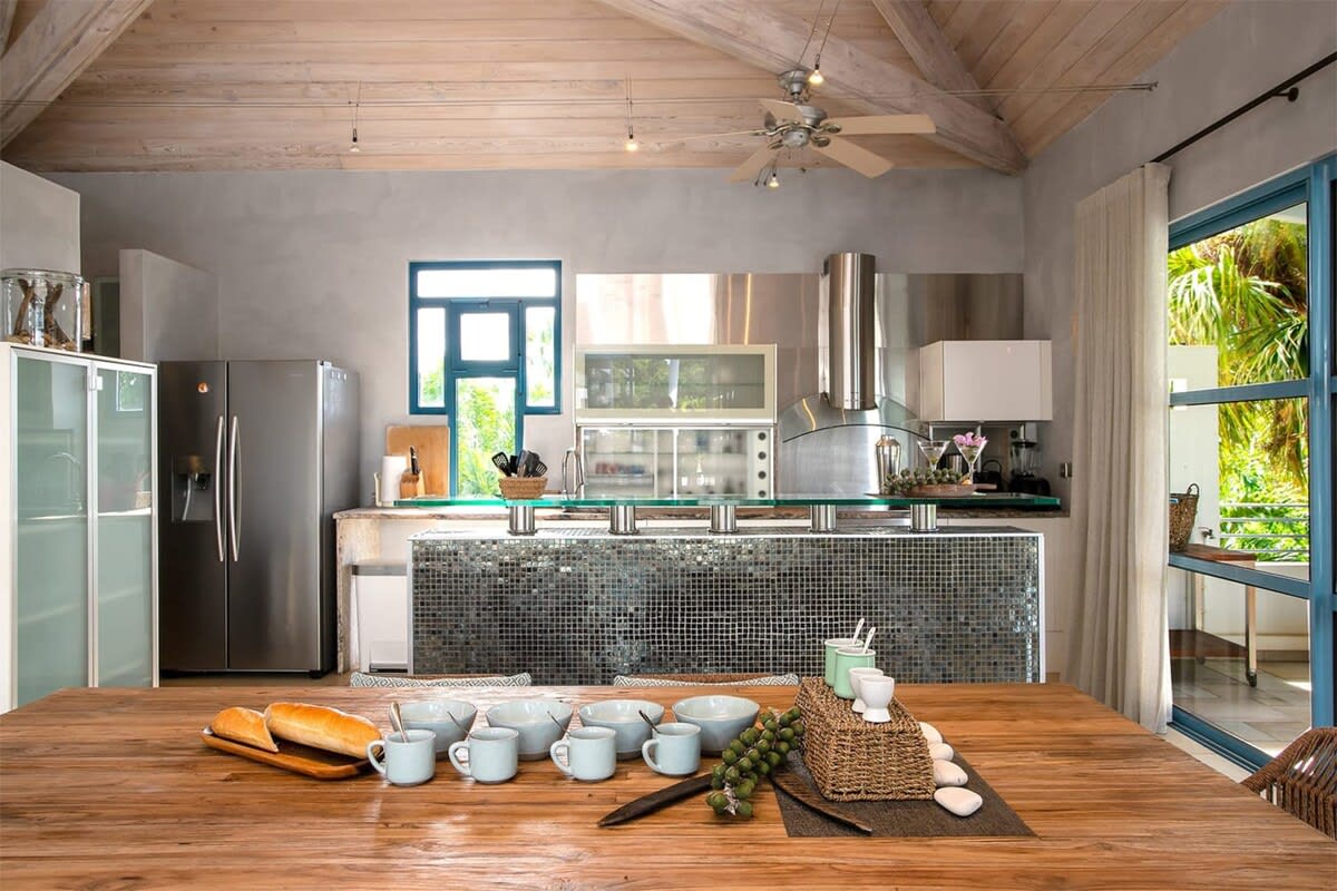 Les Palmiers Bleus, a Five Bedroom Terres Basses Villa Steps from Baie aux Prunes - Photo 13