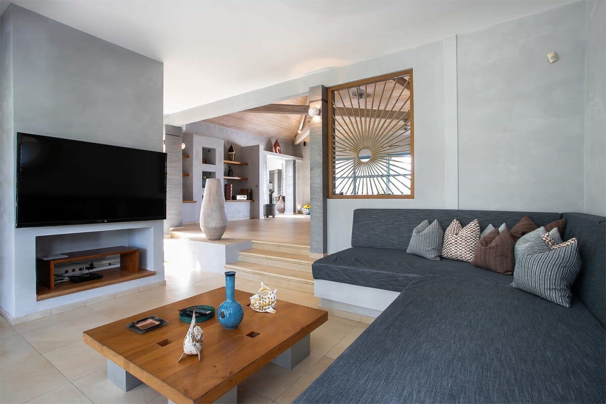 Les Palmiers Bleus, a Five Bedroom Terres Basses Villa Steps from Baie aux Prunes - Photo 17