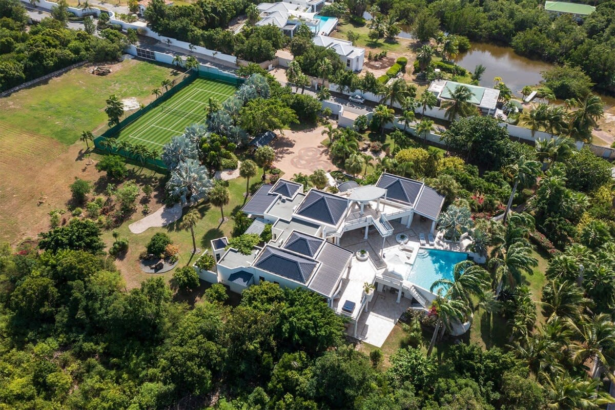Les Palmiers Bleus, a Five Bedroom Terres Basses Villa Steps from Baie aux Prunes Gallery 1
