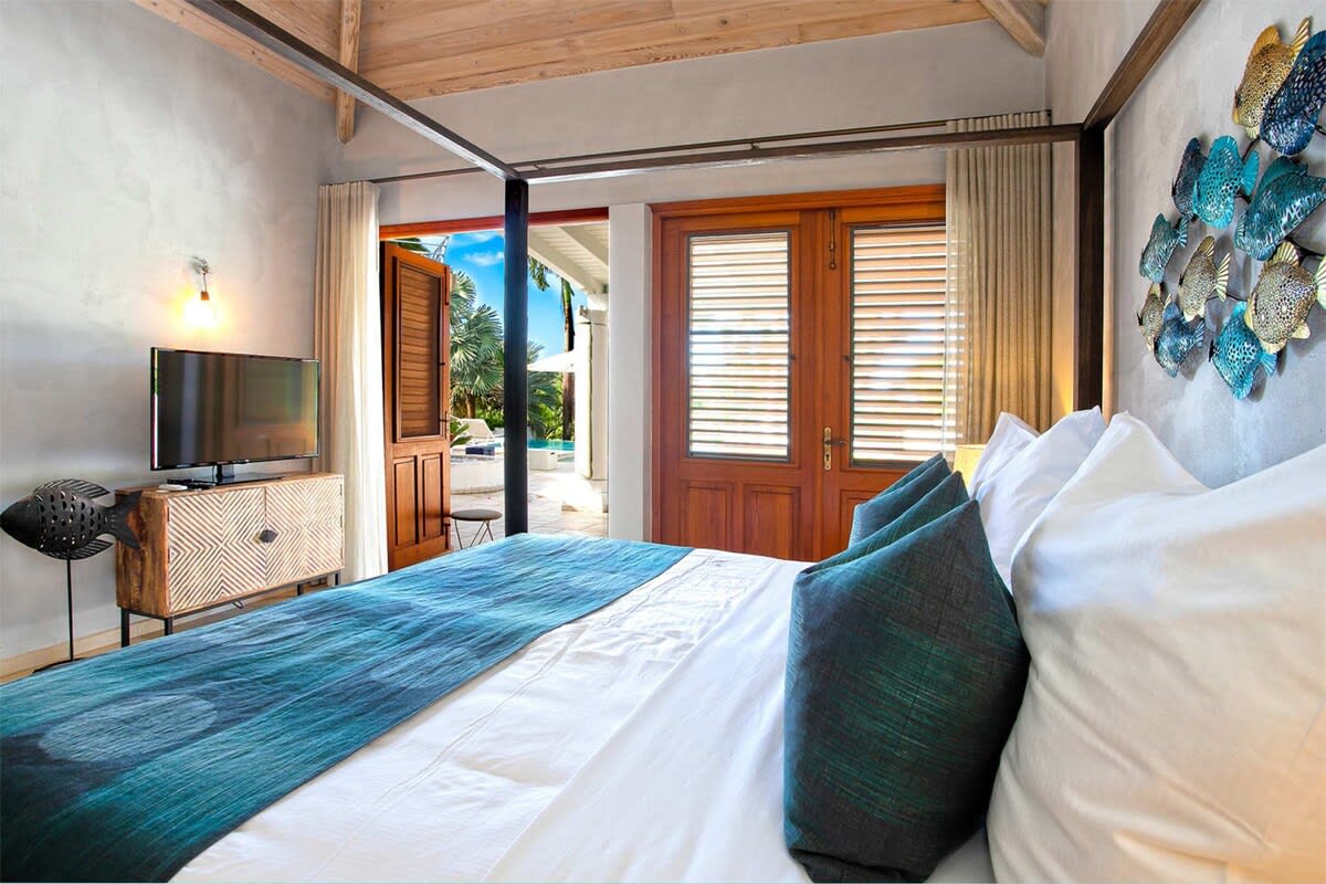Les Palmiers Bleus, a Five Bedroom Terres Basses Villa Steps from Baie aux Prunes - Photo 25