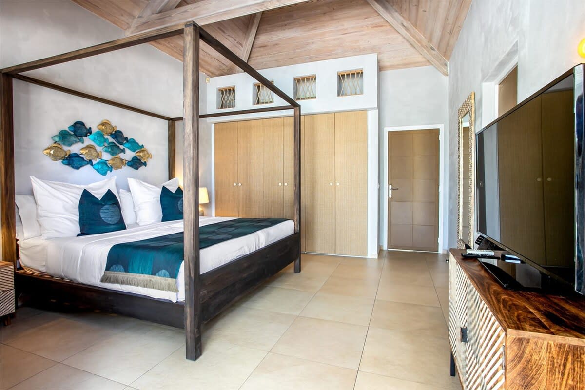 Les Palmiers Bleus, a Five Bedroom Terres Basses Villa Steps from Baie aux Prunes - Photo 26