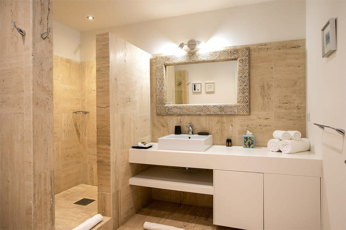 Les Palmiers Bleus, a Five Bedroom Terres Basses Villa Steps from Baie aux Prunes - Photo 27