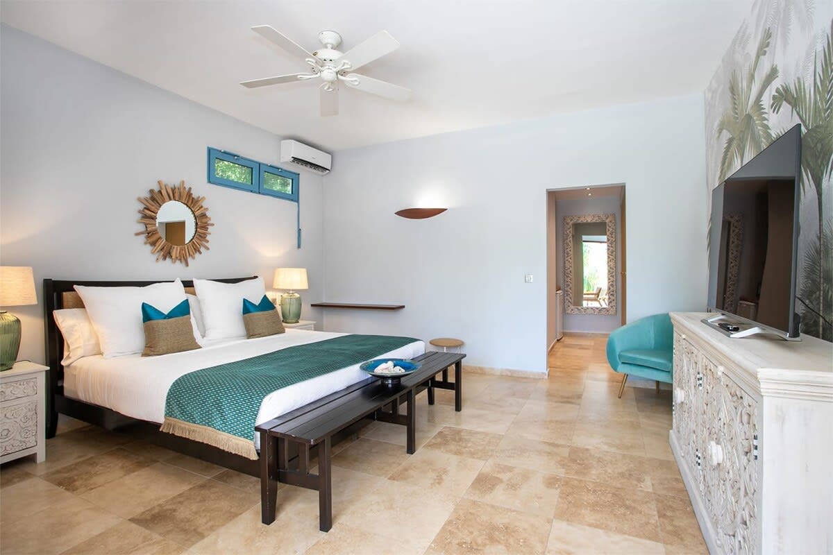 Les Palmiers Bleus, a Five Bedroom Terres Basses Villa Steps from Baie aux Prunes - Photo 29