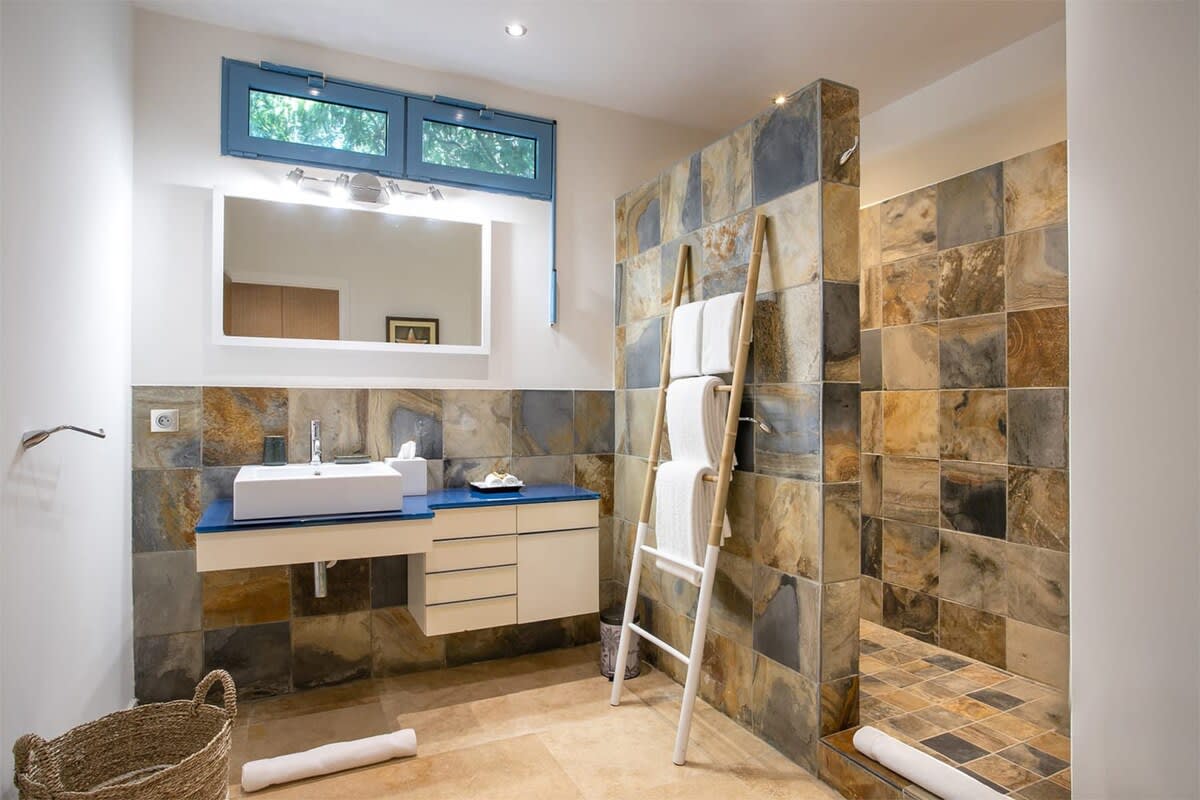 Les Palmiers Bleus, a Five Bedroom Terres Basses Villa Steps from Baie aux Prunes - Photo 30