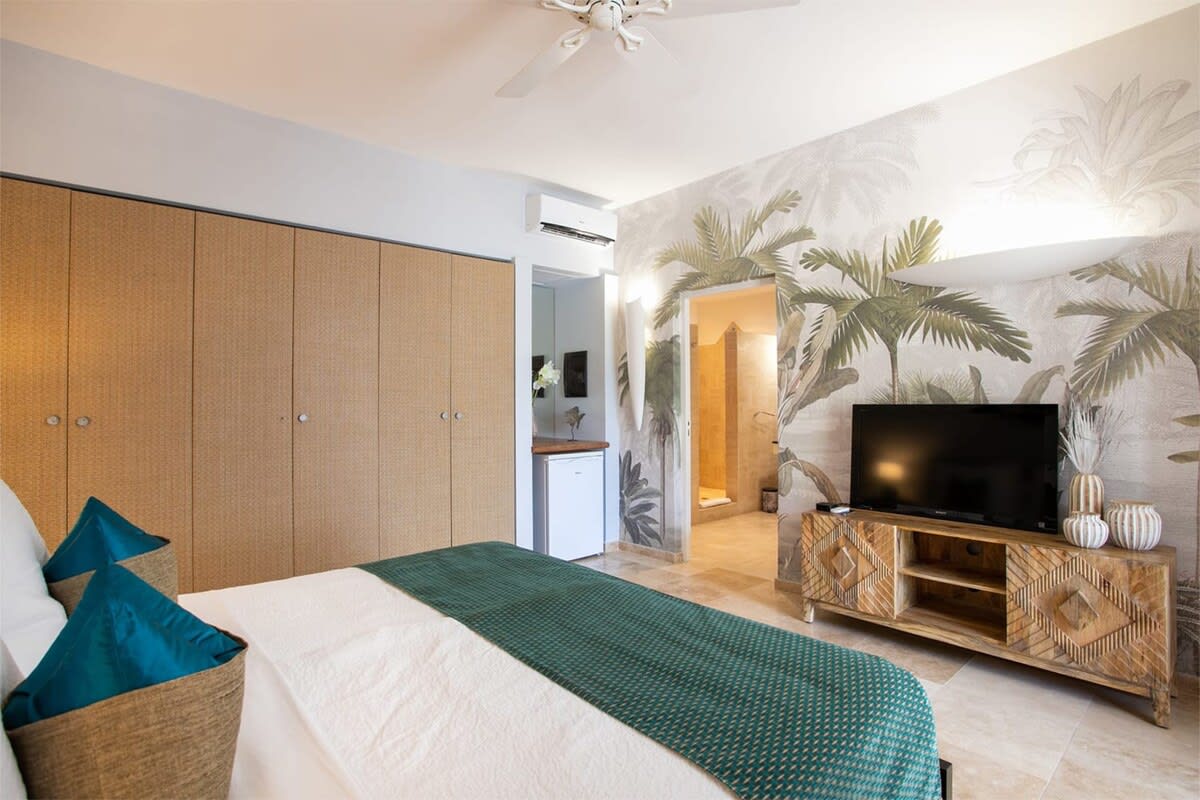 Les Palmiers Bleus, a Five Bedroom Terres Basses Villa Steps from Baie aux Prunes - Photo 32