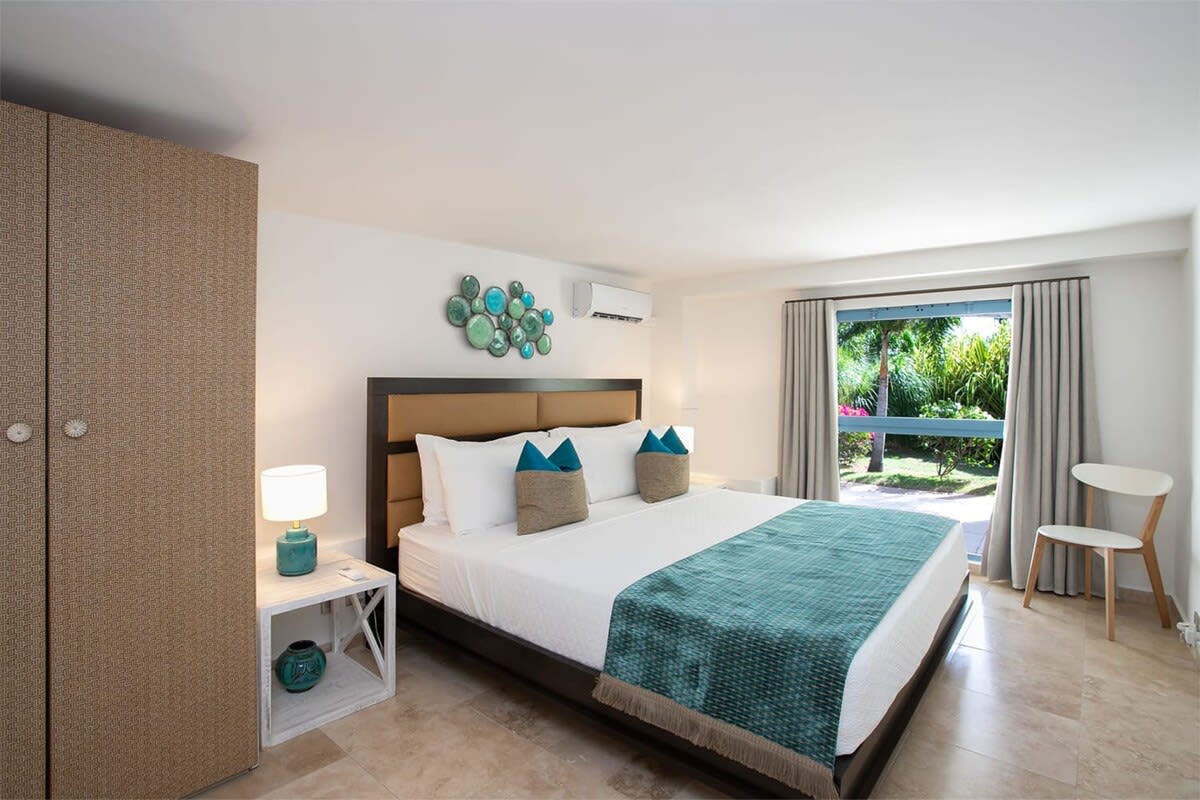 Les Palmiers Bleus, a Five Bedroom Terres Basses Villa Steps from Baie aux Prunes - Photo 36