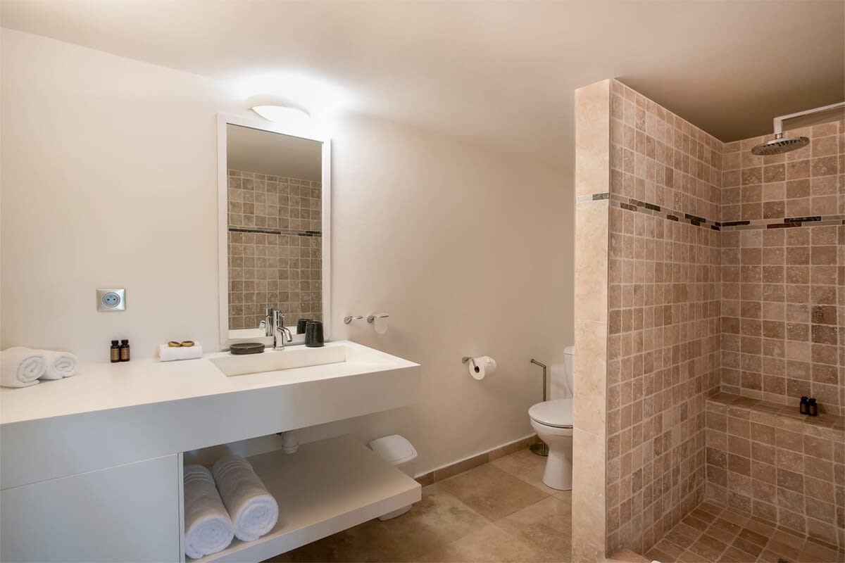 Les Palmiers Bleus, a Five Bedroom Terres Basses Villa Steps from Baie aux Prunes - Photo 37