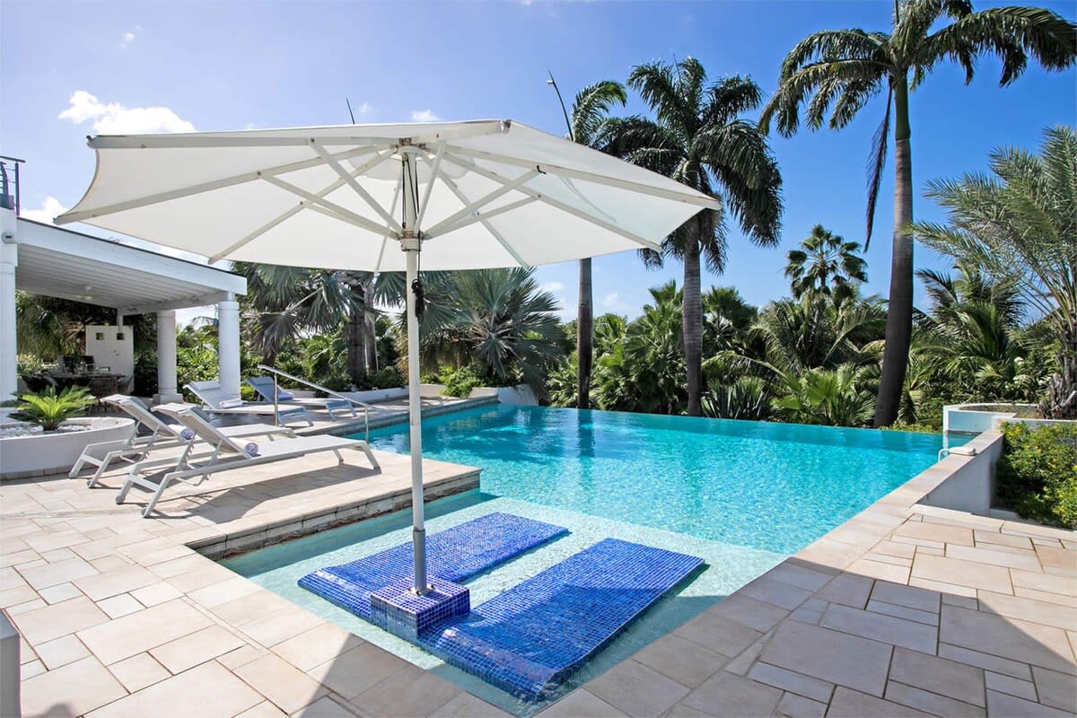 Les Palmiers Bleus, a Five Bedroom Terres Basses Villa Steps from Baie aux Prunes Gallery 3