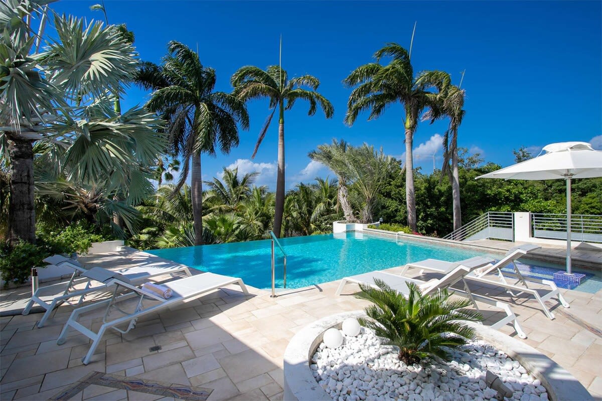 Les Palmiers Bleus, a Five Bedroom Terres Basses Villa Steps from Baie aux Prunes - Photo 5