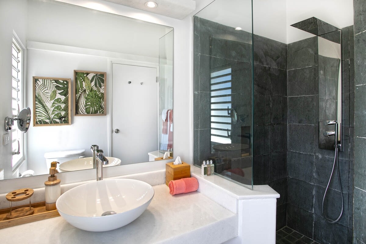 Villa Libellule, Five-Bedroom Baie Rouge Retreat with Caribbean Sea and Simpson Bay Lagoon Views - Photo 12