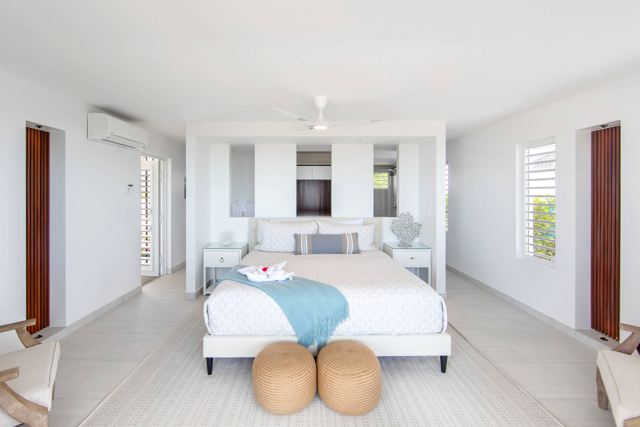 Luna Sea, Renovated Oceanfront Villa in Turtle Tail - Photo 19
