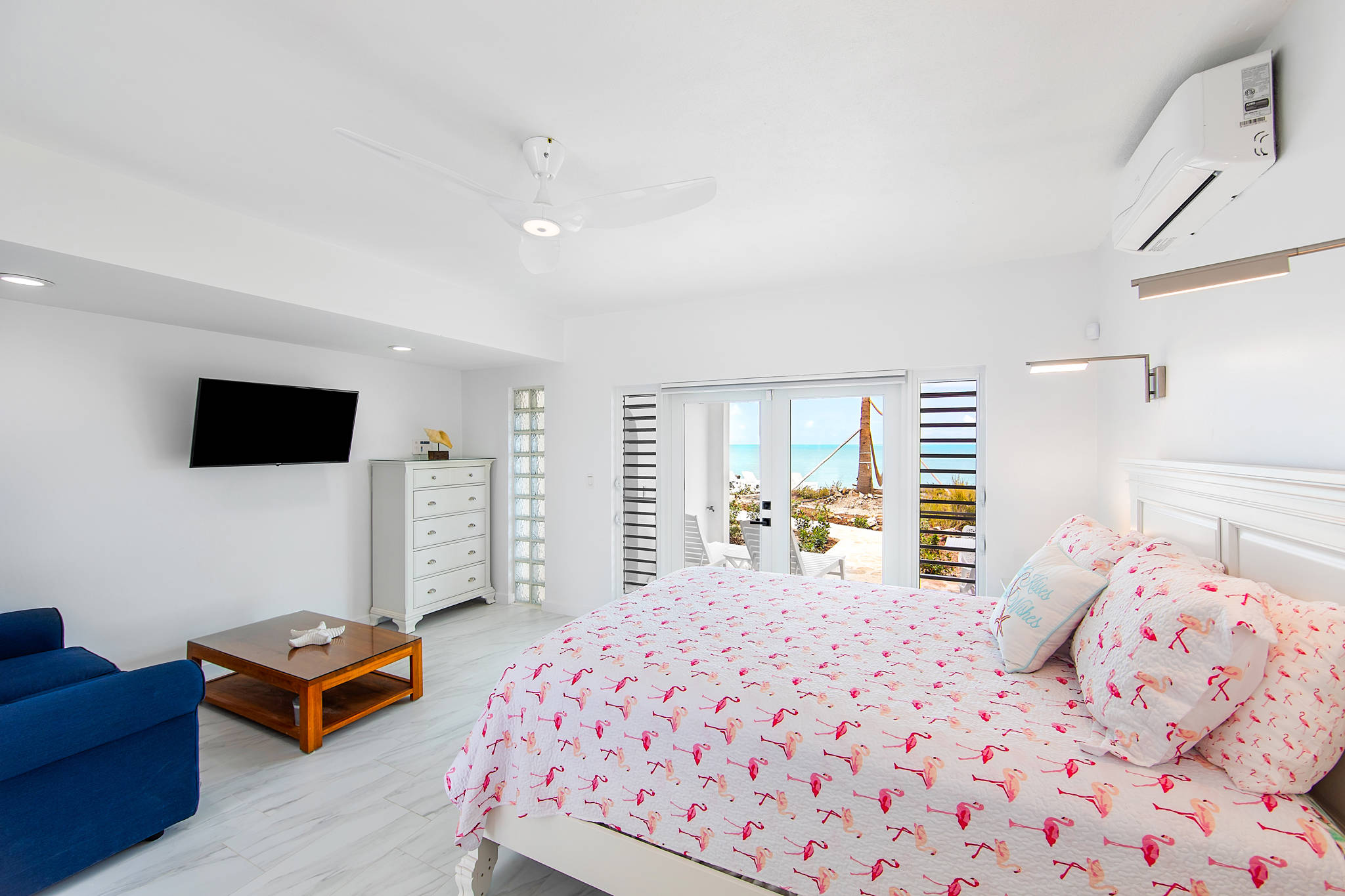 Luna Sea, Renovated Oceanfront Villa in Turtle Tail - Photo 21