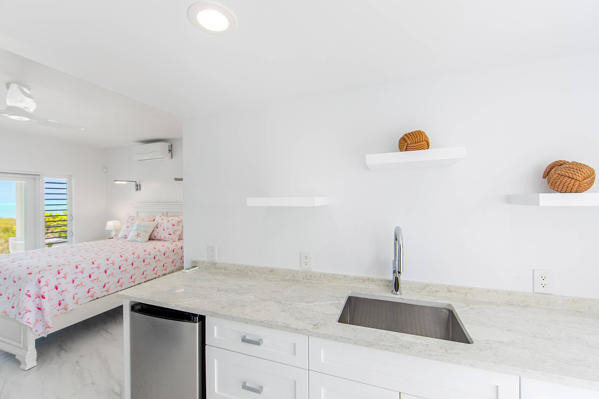 Luna Sea, Renovated Oceanfront Villa in Turtle Tail - Photo 23