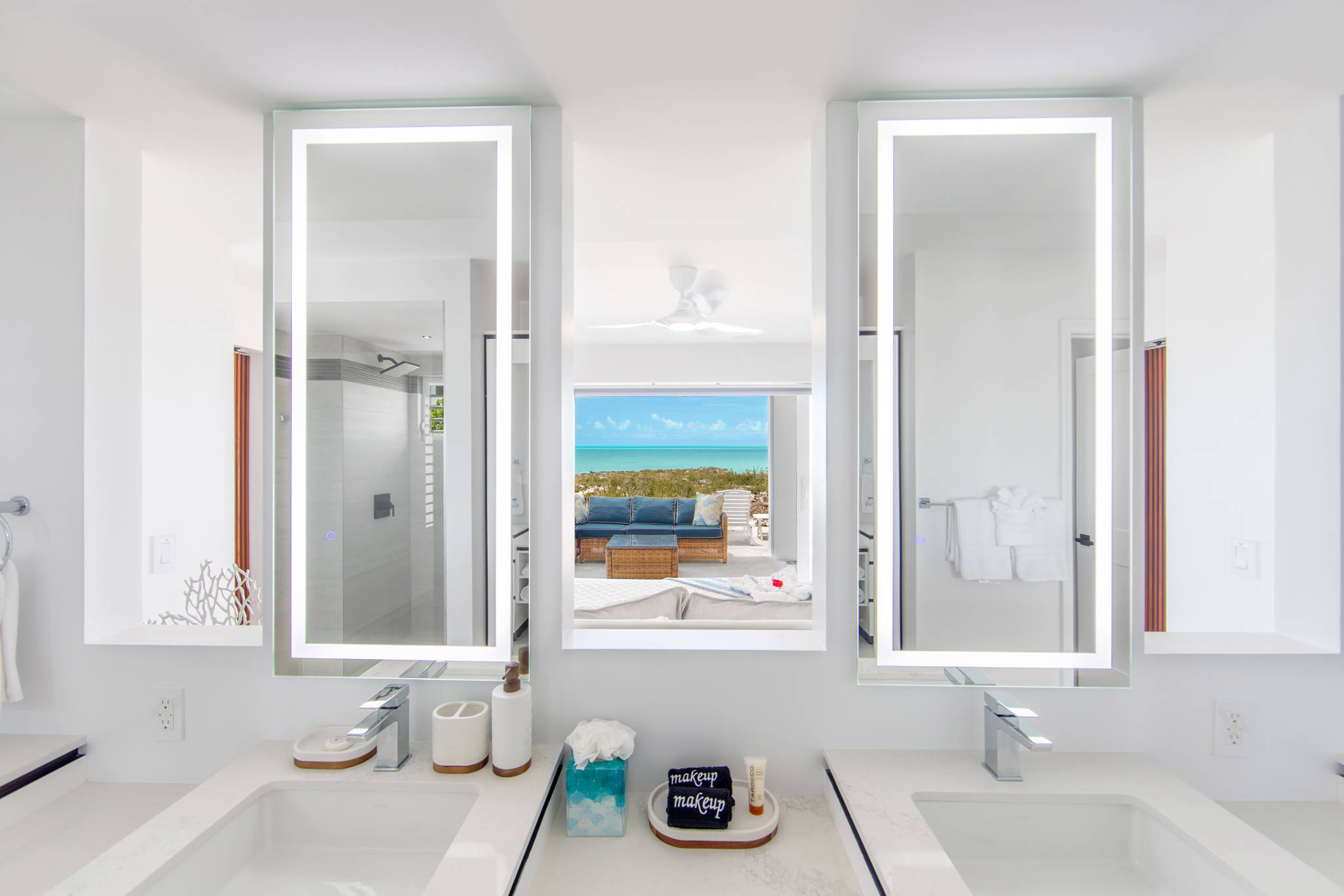 Luna Sea, Renovated Oceanfront Villa in Turtle Tail - Photo 24