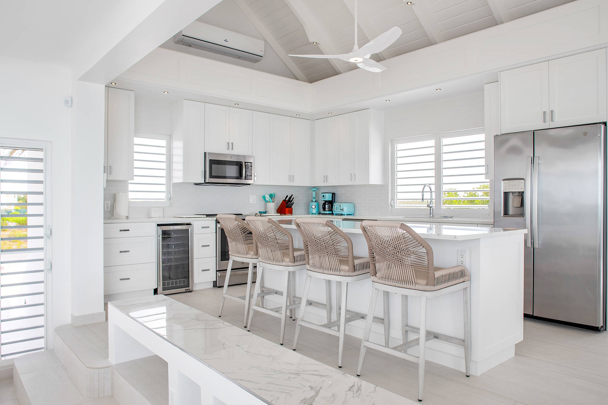 Luna Sea, Renovated Oceanfront Villa in Turtle Tail - Photo 26