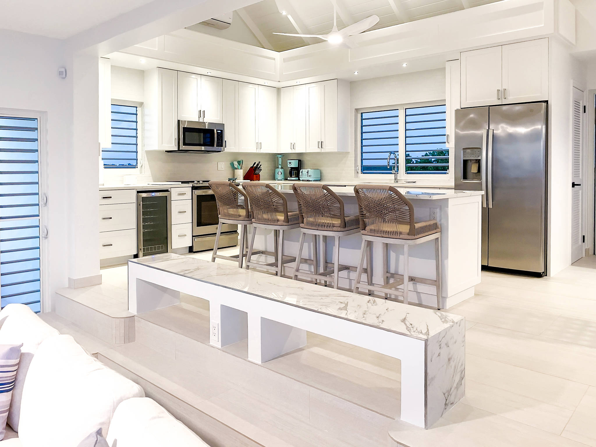 Luna Sea, Renovated Oceanfront Villa in Turtle Tail - Photo 27